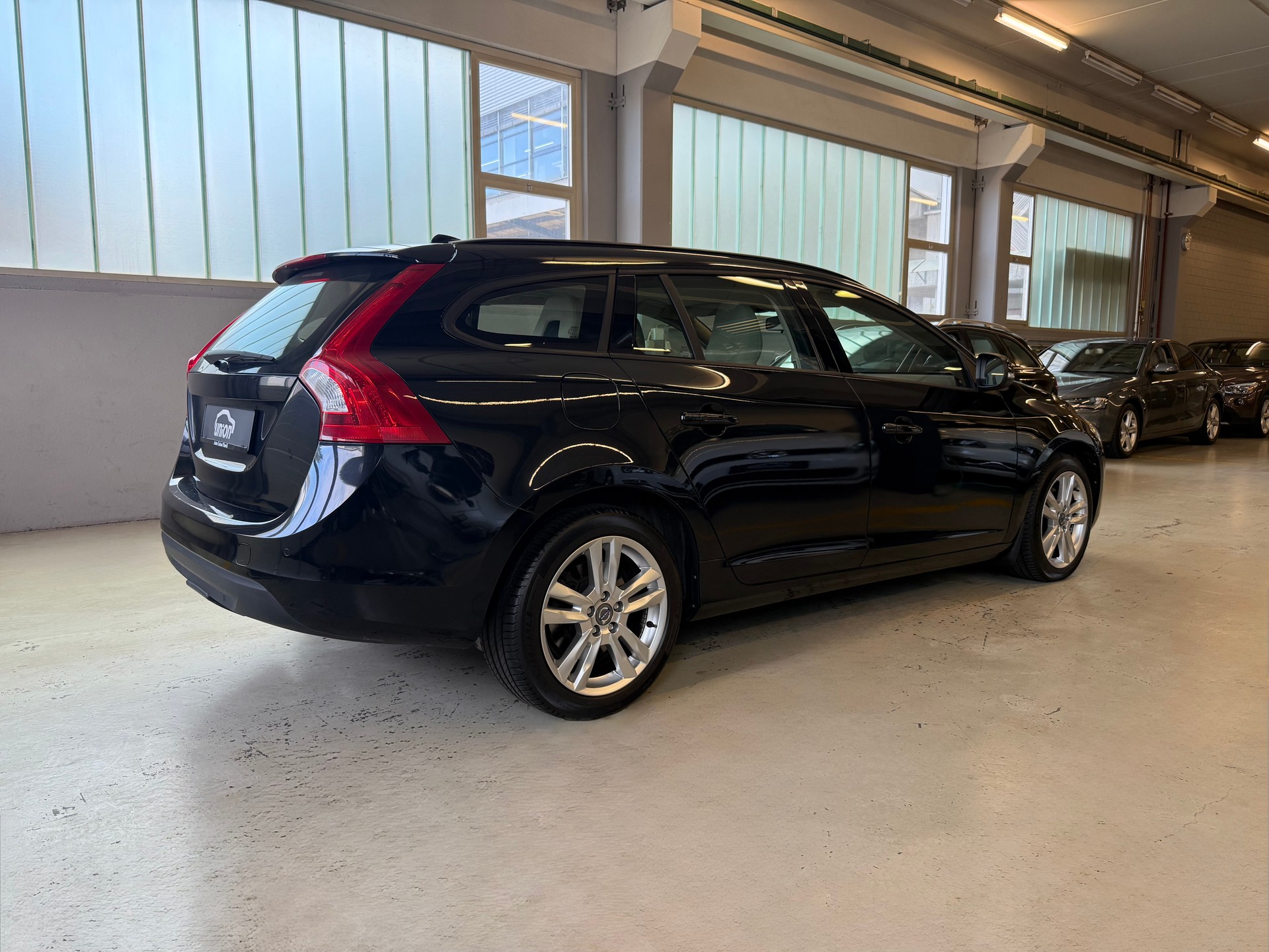VOLVO V60 D3 Momentum Geartronic-image-5
