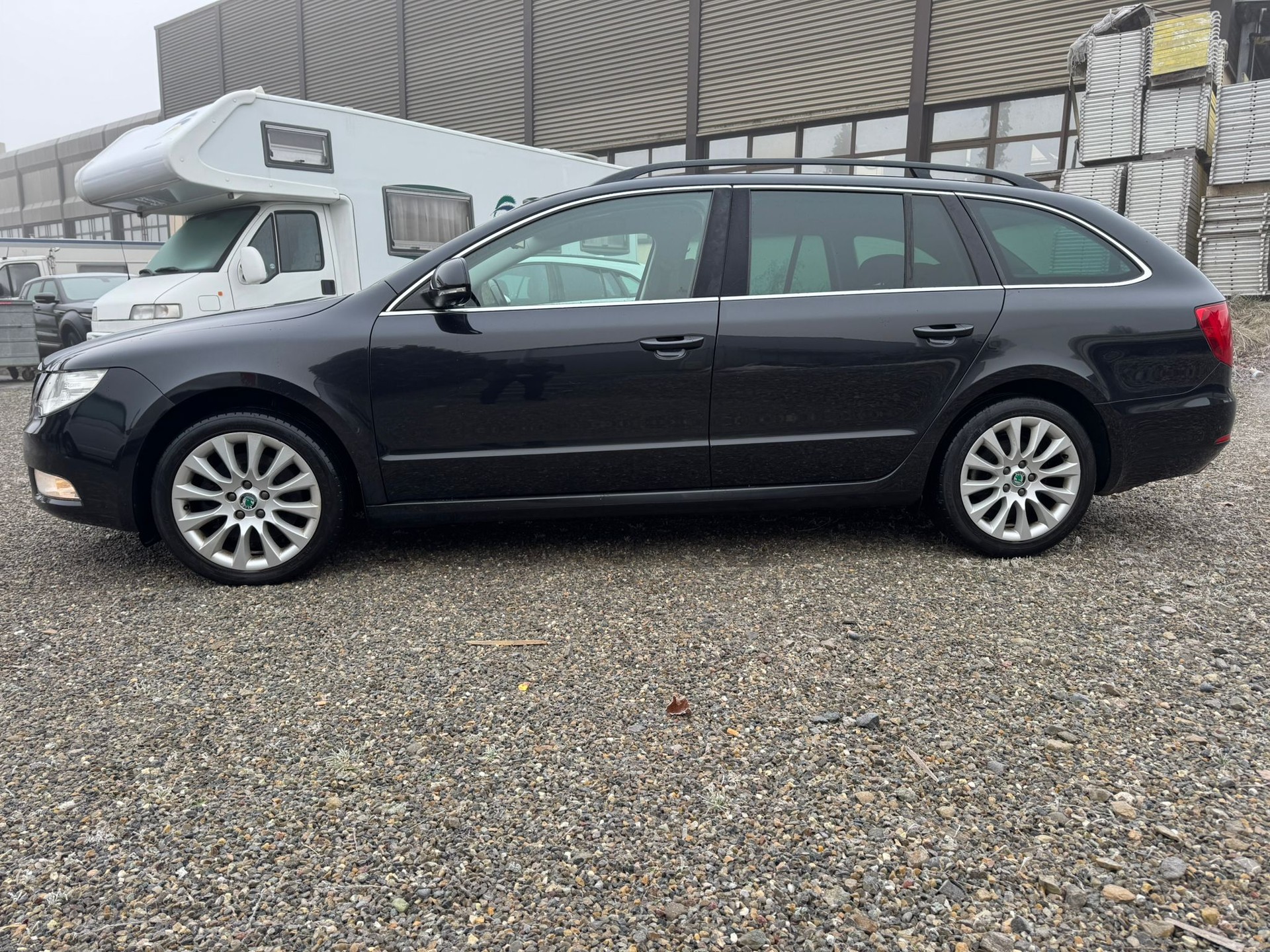 SKODA Superb Combi 2.0 TDi Ambition DSG-image-3