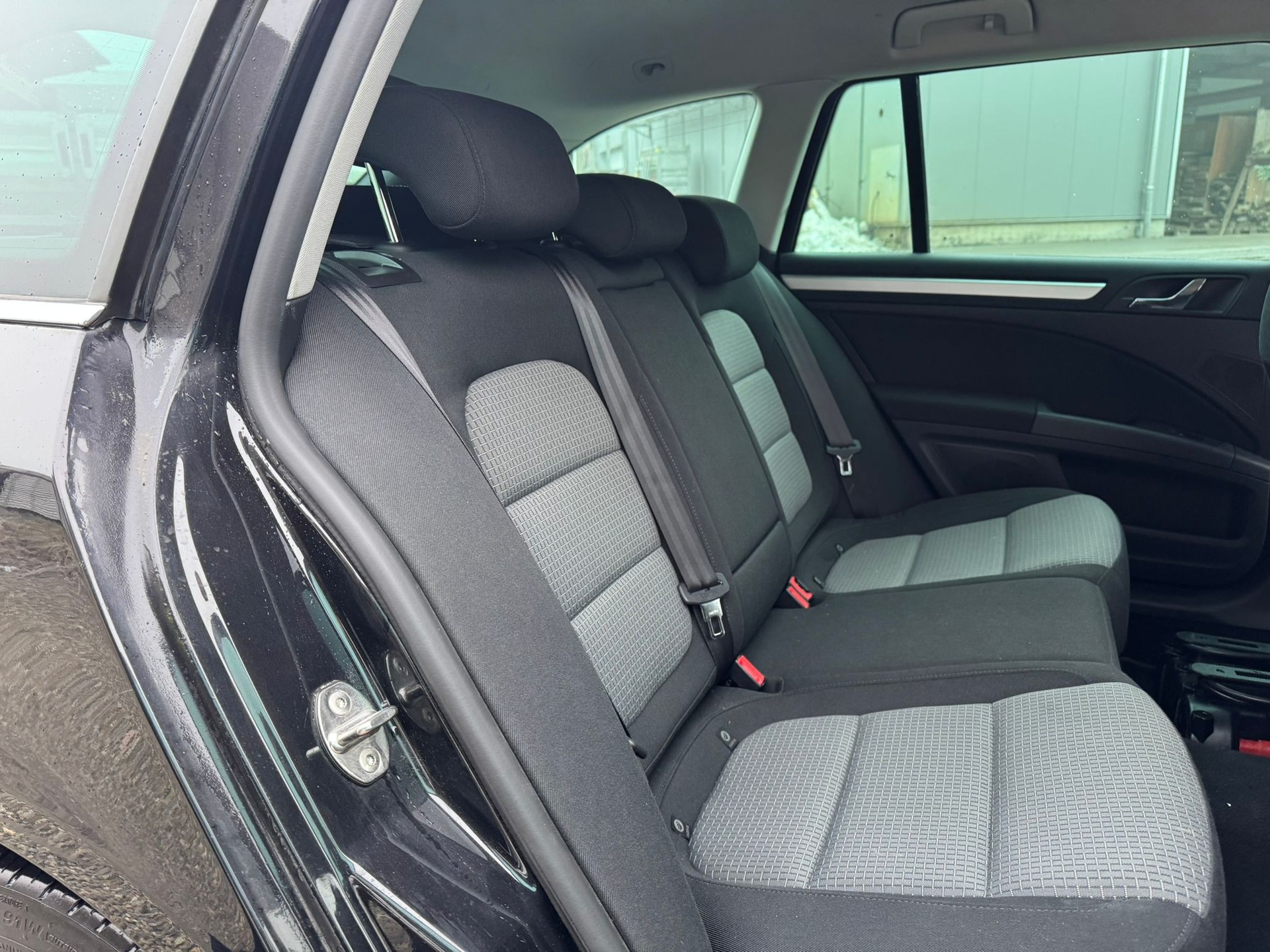 SKODA Superb Combi 2.0 TDi Ambition DSG-image-13