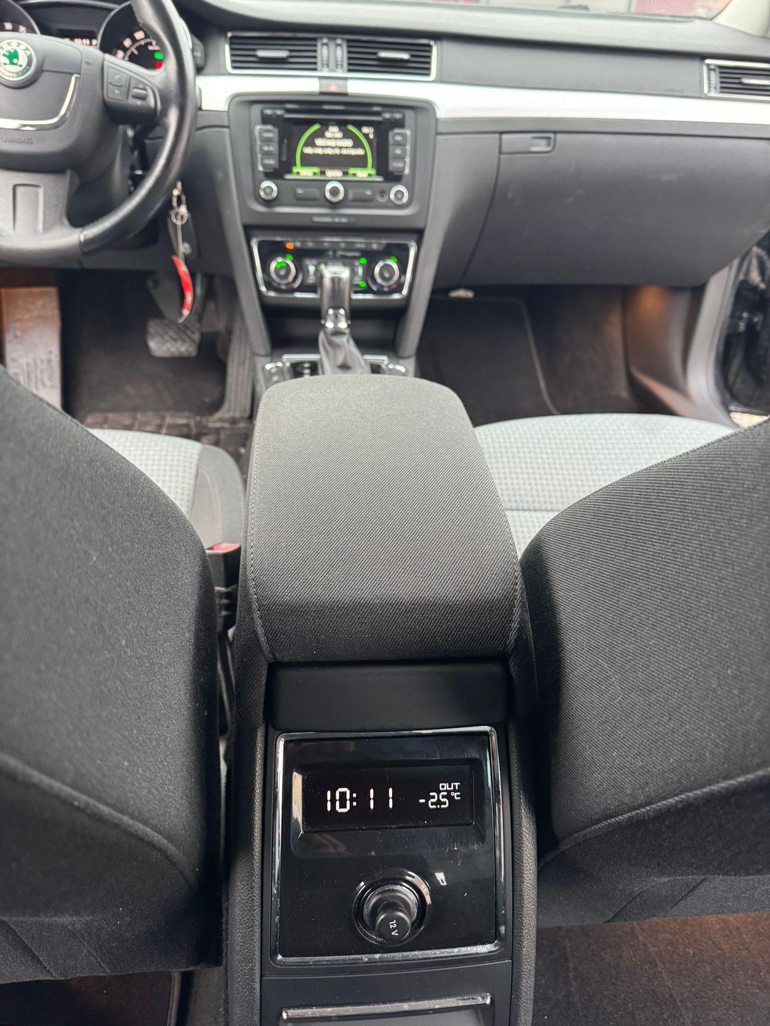 SKODA Superb Combi 2.0 TDi Ambition DSG-image-9