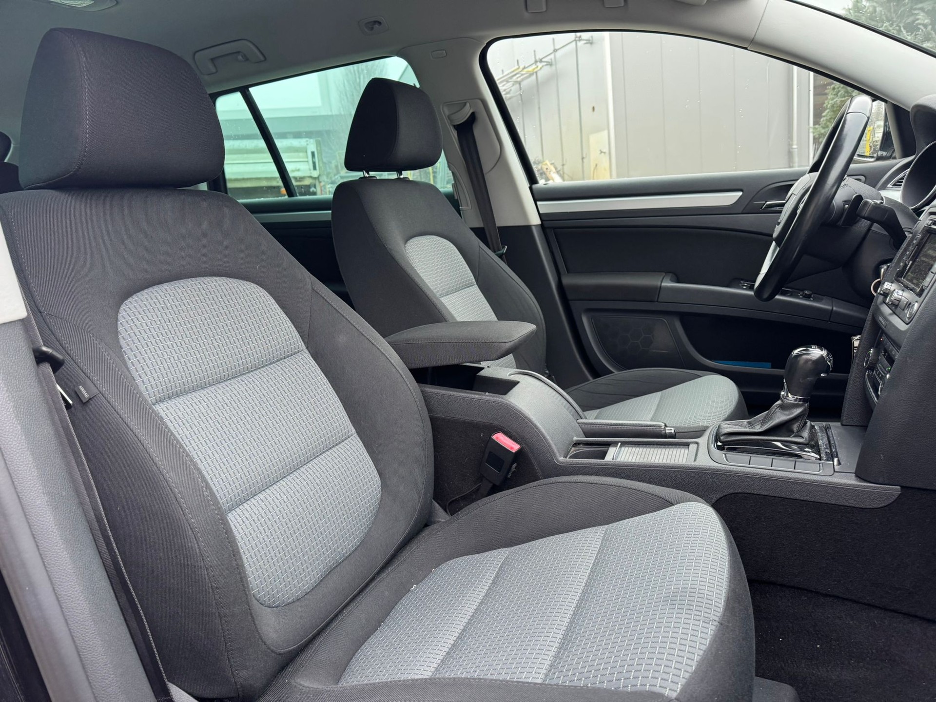 SKODA Superb Combi 2.0 TDi Ambition DSG-image-11