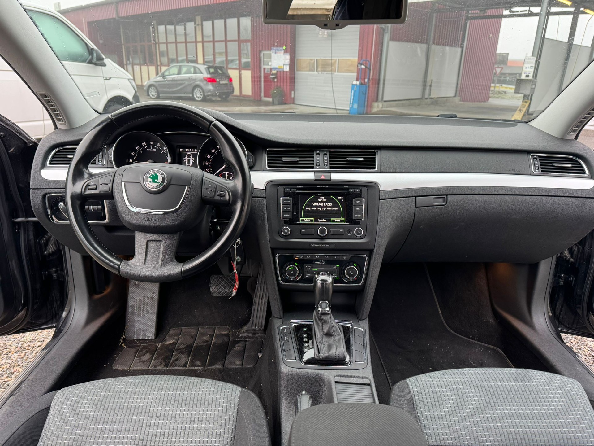 SKODA Superb Combi 2.0 TDi Ambition DSG-image-7
