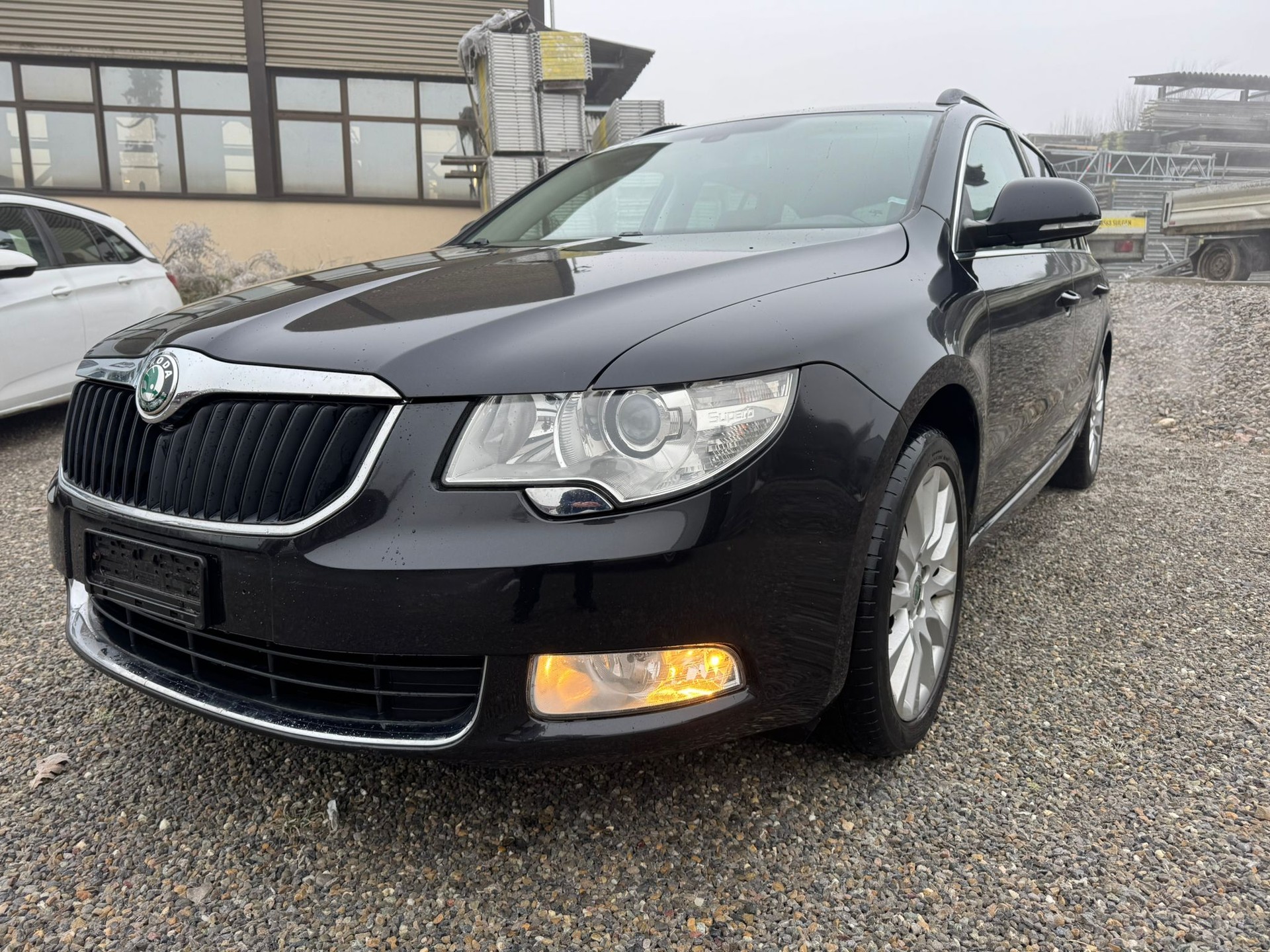 SKODA Superb Combi 2.0 TDi Ambition DSG-image-0