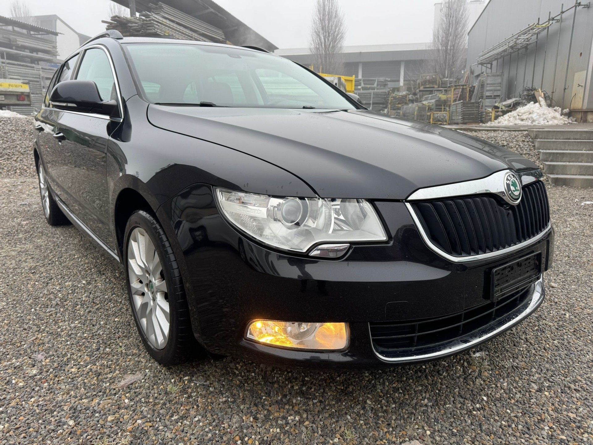 SKODA Superb Combi 2.0 TDi Ambition DSG-image-2