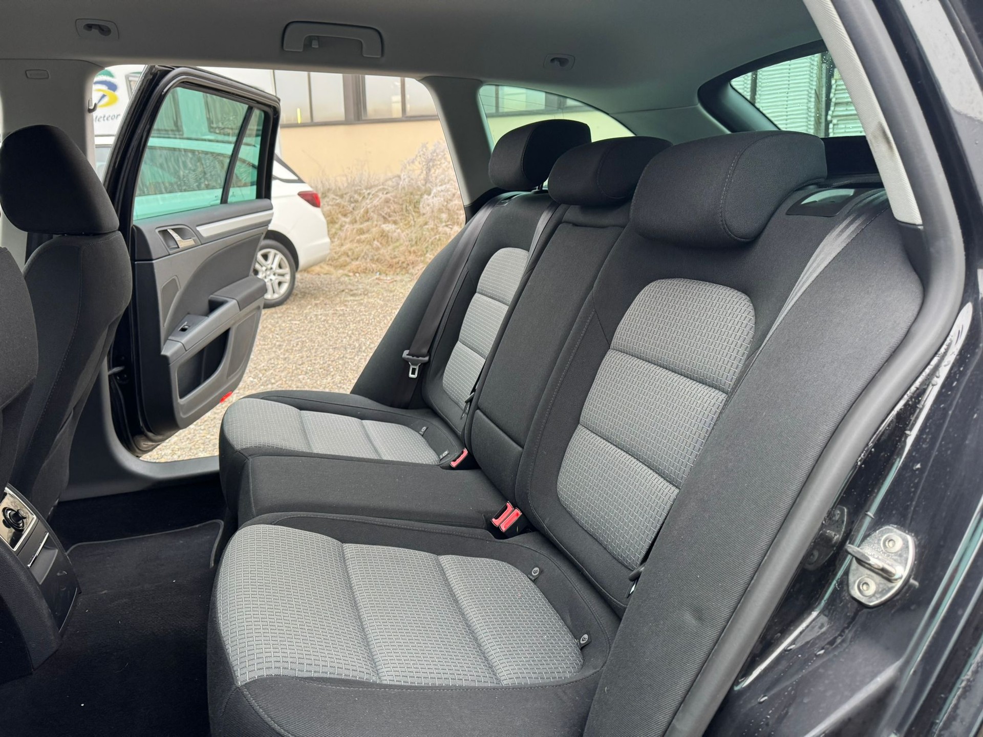SKODA Superb Combi 2.0 TDi Ambition DSG-image-12