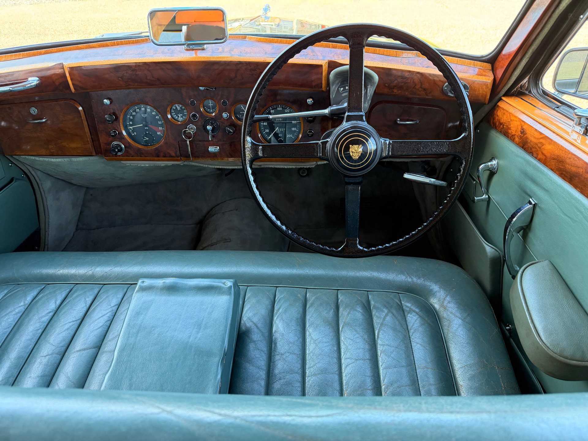 JAGUAR MK IX - 3 1/2 Litre - VETERAN-image-12