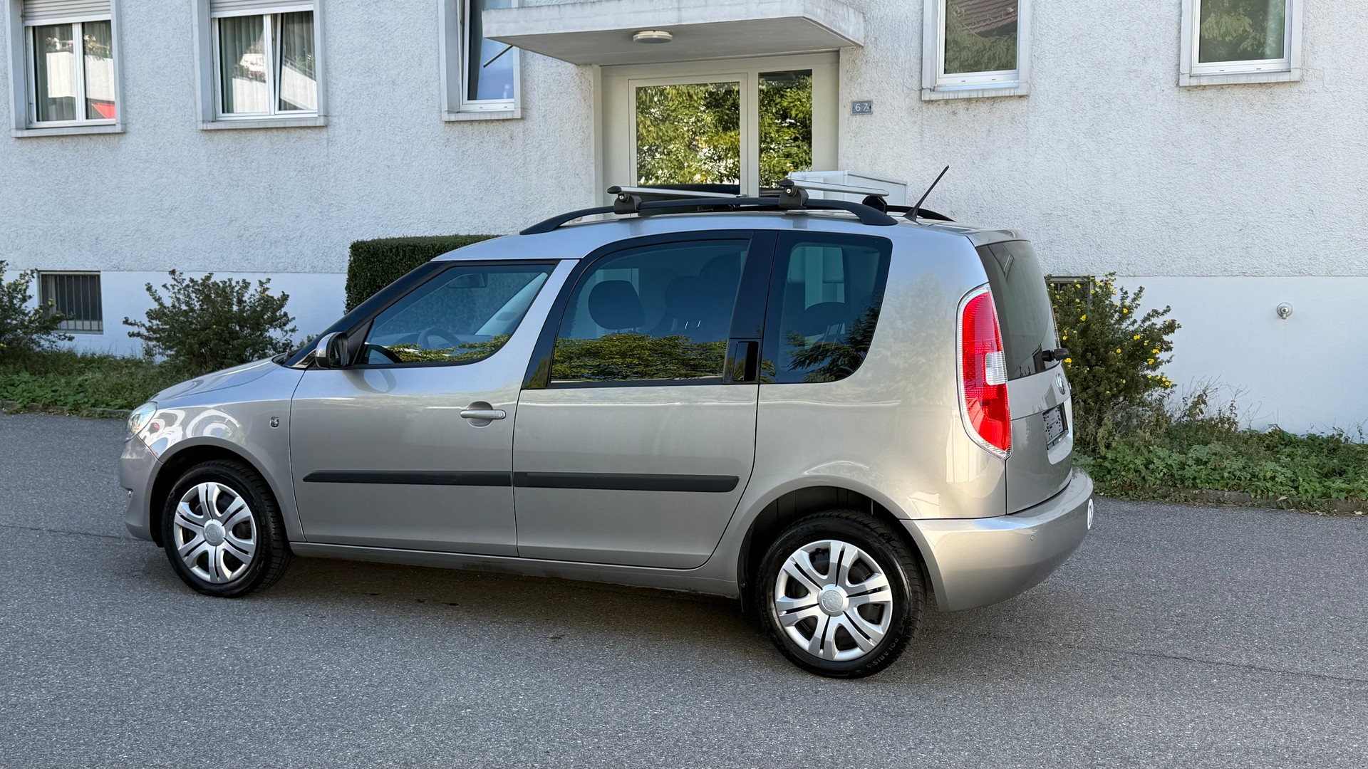 SKODA Roomster 1.6 TDI Elegance-image-8