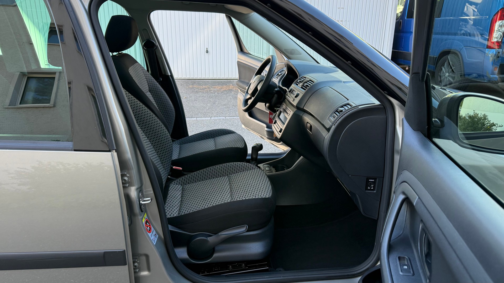 SKODA Roomster 1.6 TDI Elegance-image-10