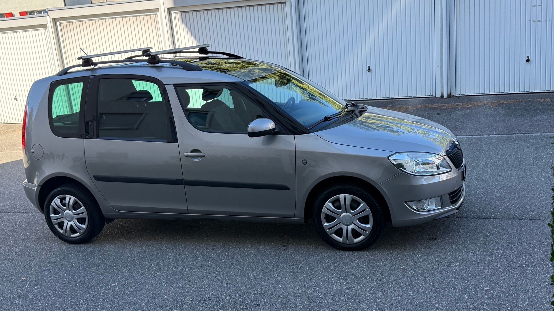 SKODA Roomster 1.6 TDI Elegance-image-4