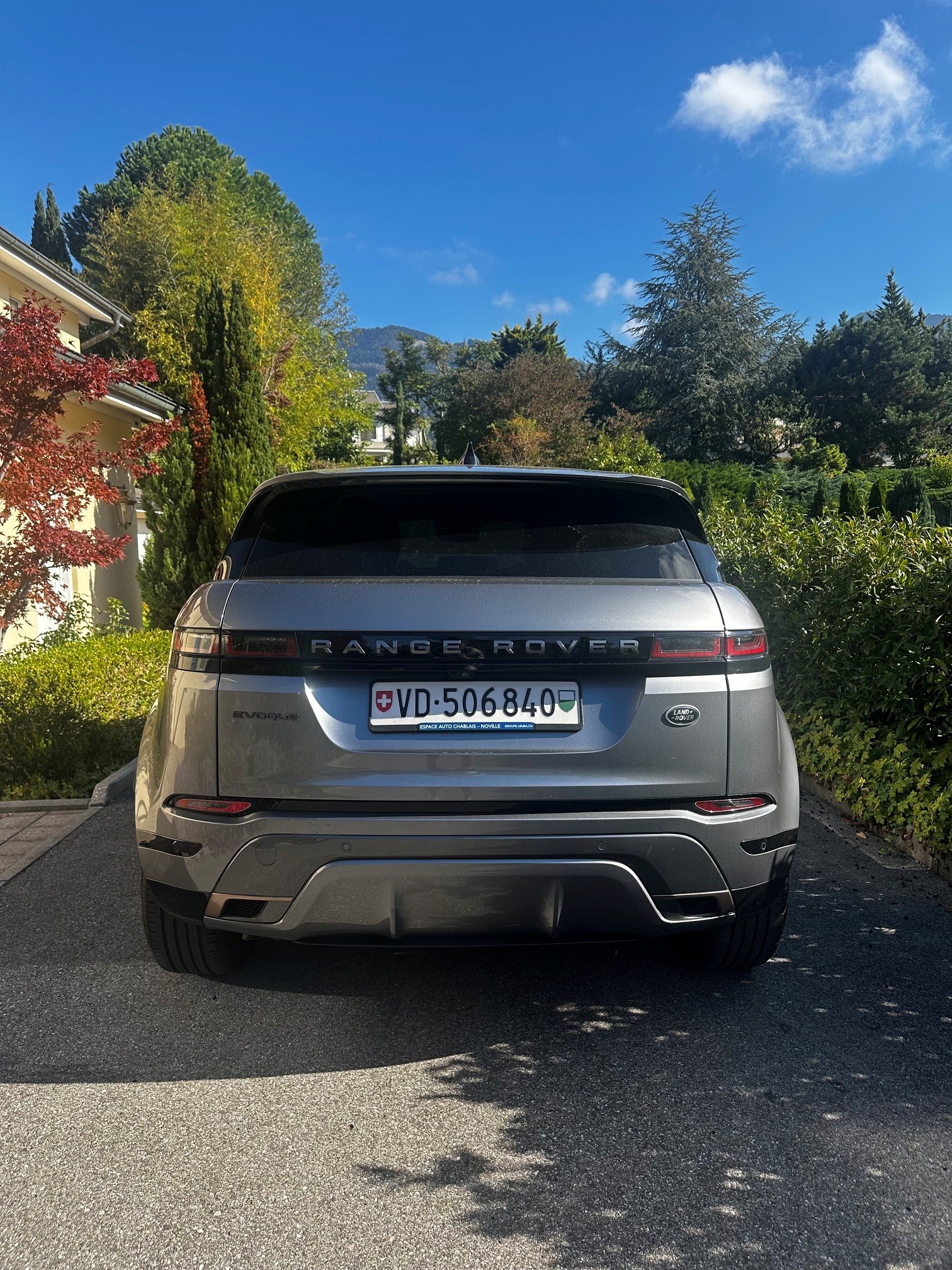 LAND ROVER 2.0 D 165 R-Dynamic-image-3