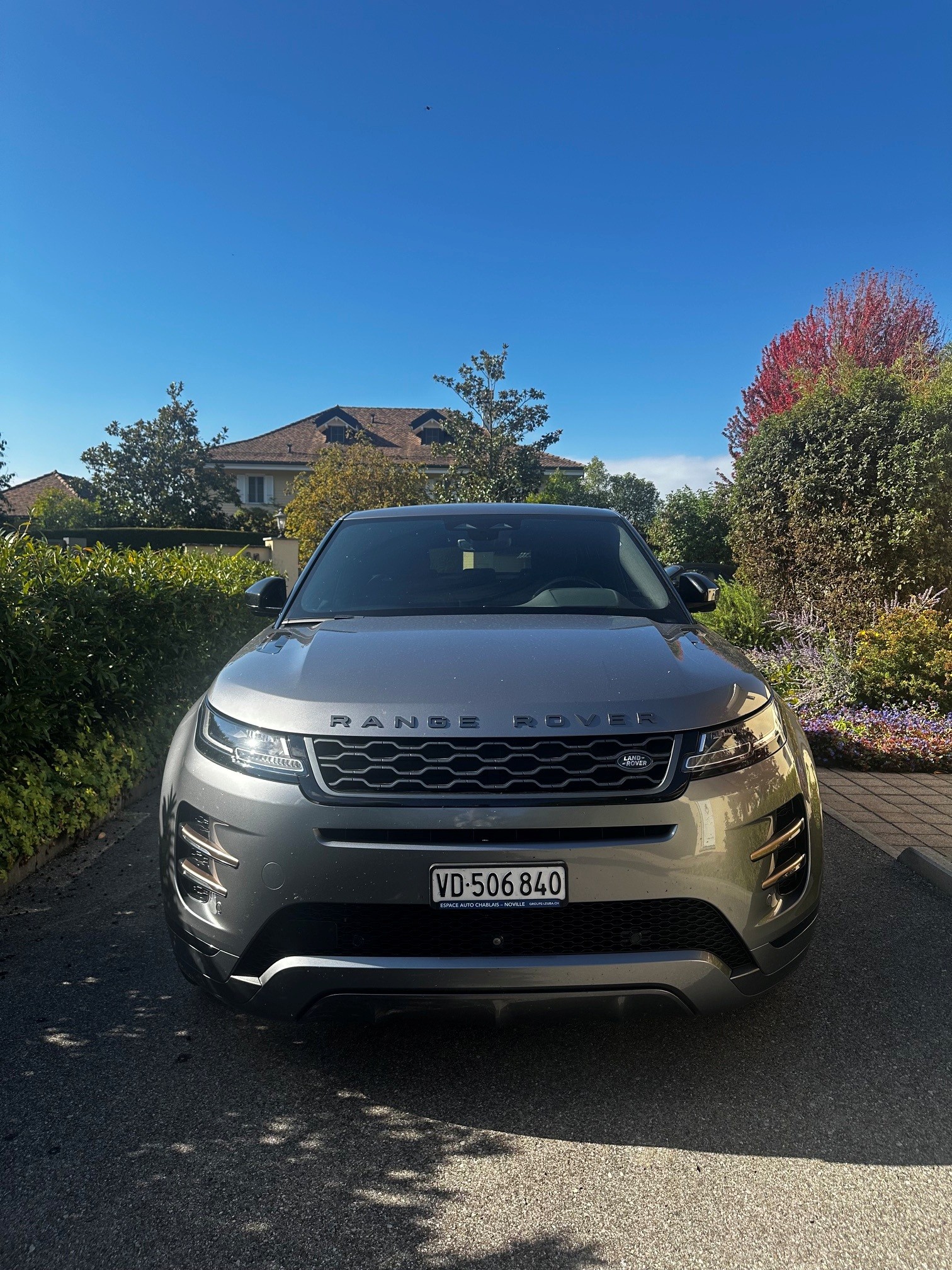 LAND ROVER 2.0 D 165 R-Dynamic-image-4