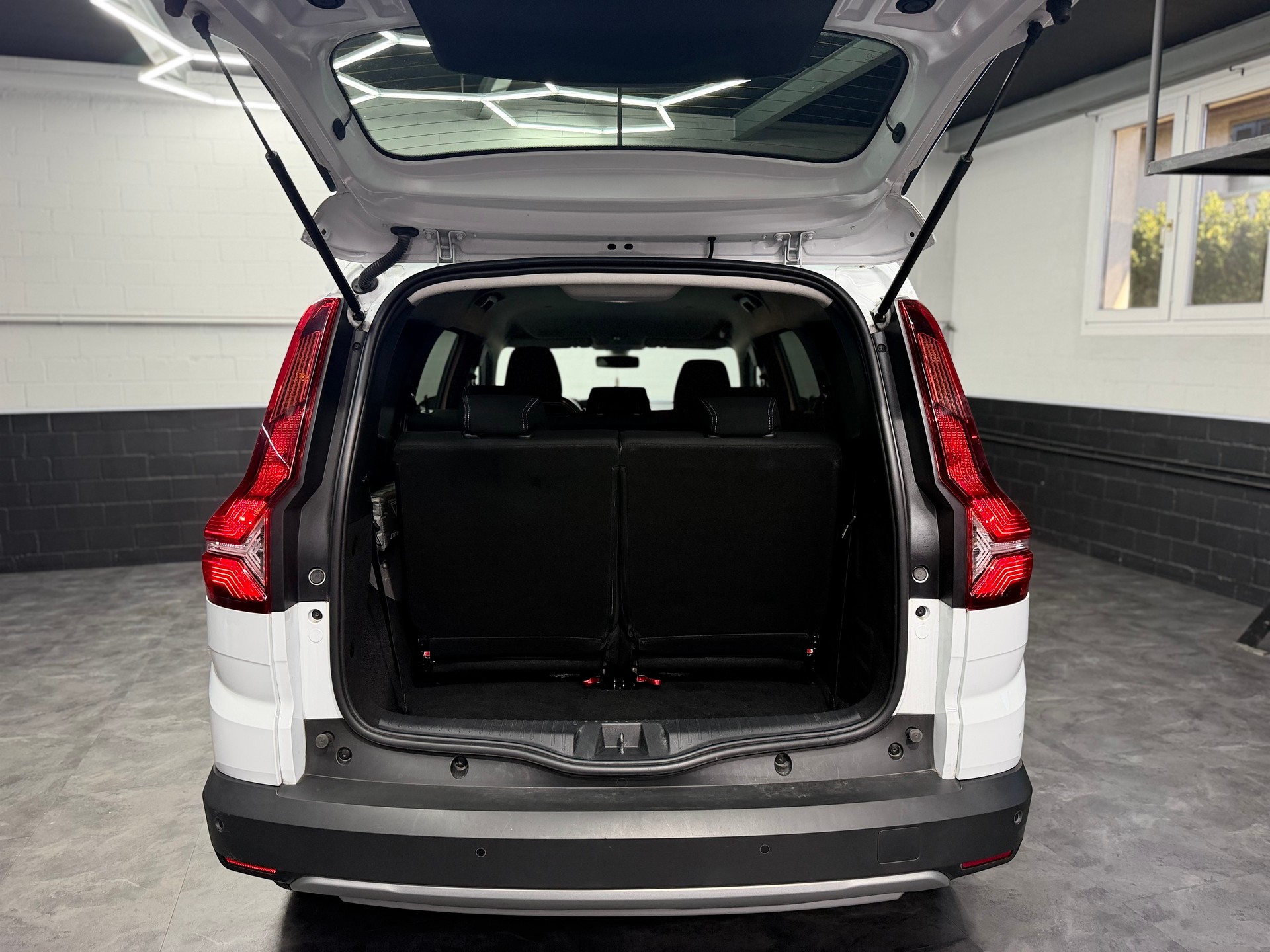 DACIA Jogger TCe 110 Essential | CH-Auto aus 1.Hand | 7. Plätzer | Totwinkelassistent | Rückfahrkamera-image-20