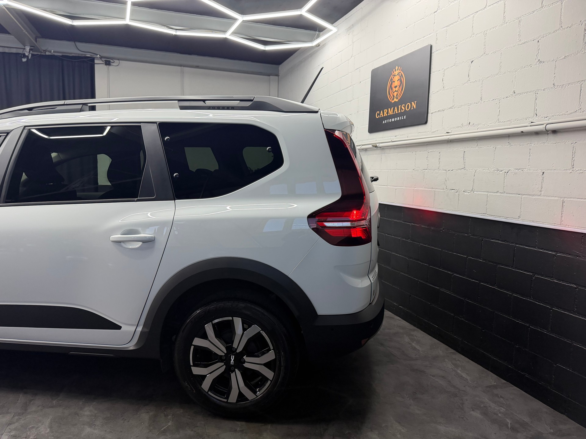 DACIA Jogger TCe 110 Essential | CH-Auto aus 1.Hand | 7. Plätzer | Totwinkelassistent | Rückfahrkamera-image-3