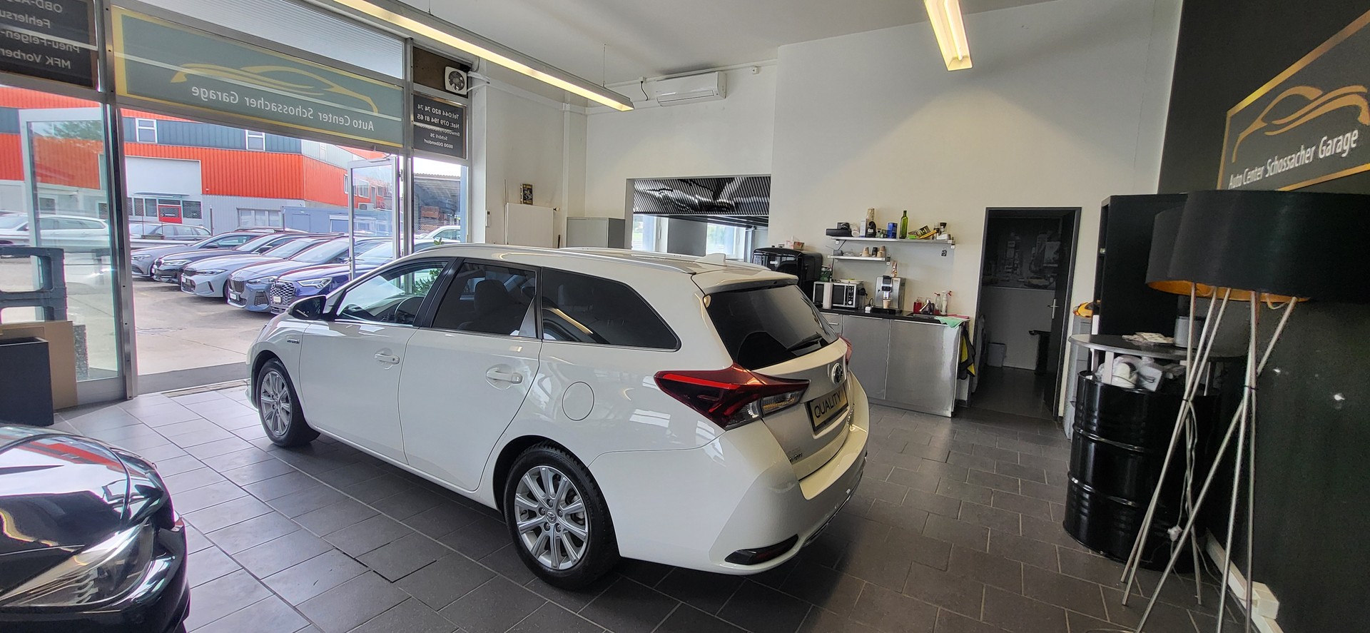 TOYOTA Auris Touring Sports 1.8 HSD Sol e-CVT-image-9