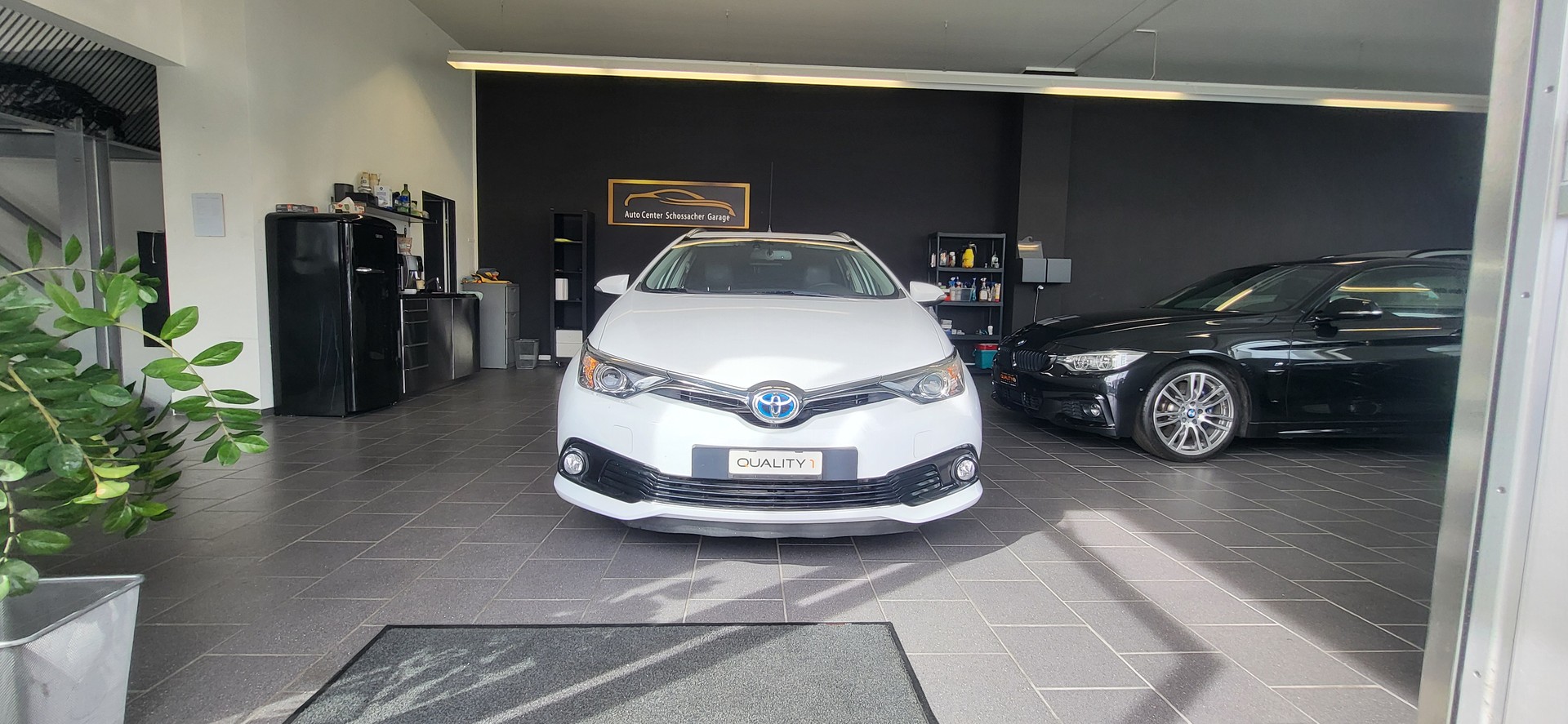 TOYOTA Auris Touring Sports 1.8 HSD Sol e-CVT-image-0