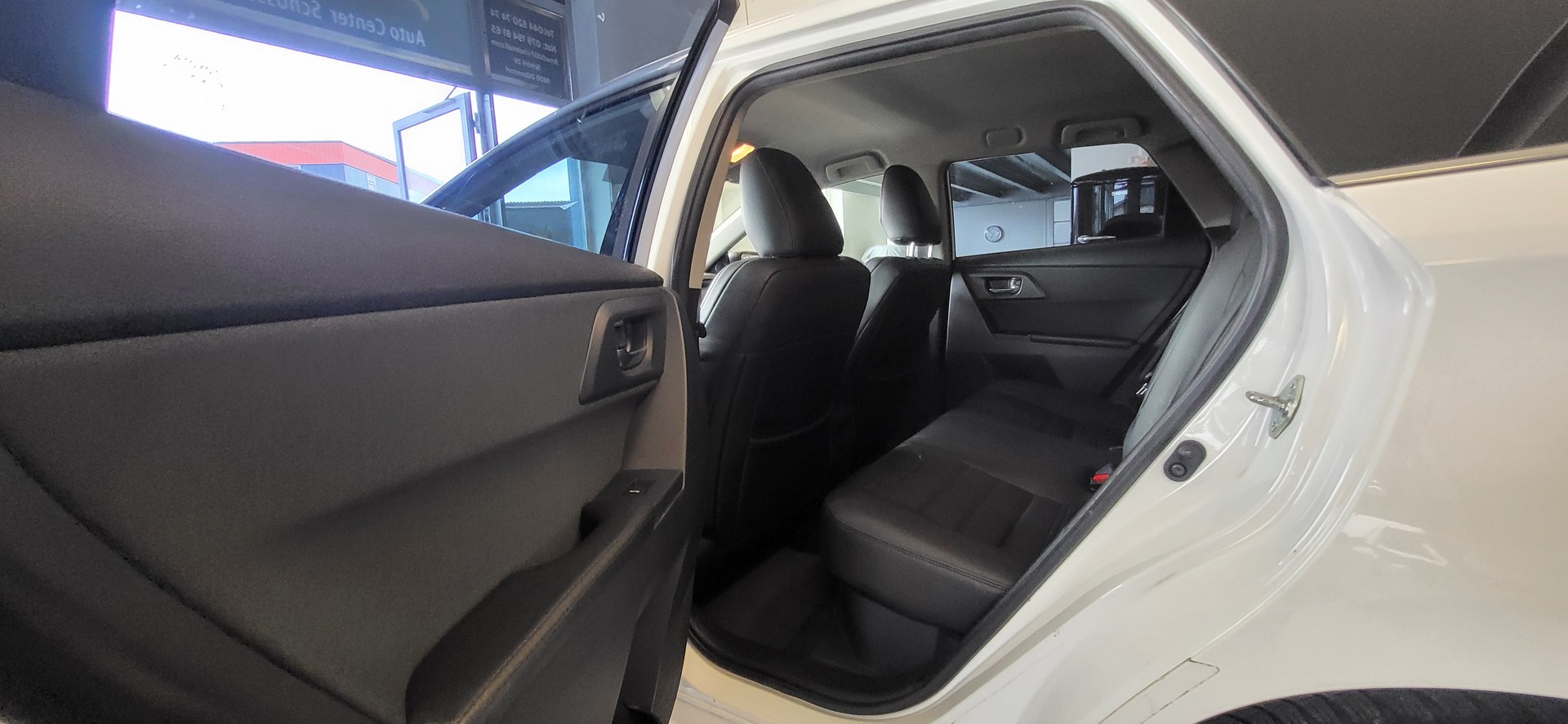 TOYOTA Auris Touring Sports 1.8 HSD Sol e-CVT-image-8