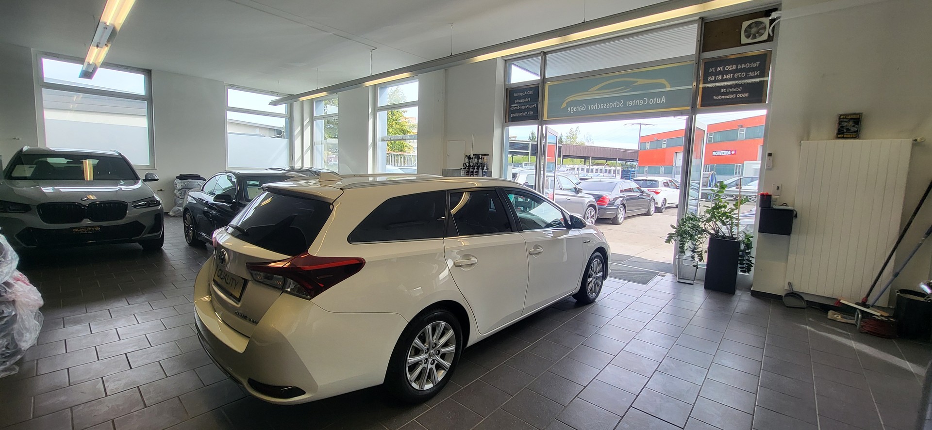 TOYOTA Auris Touring Sports 1.8 HSD Sol e-CVT-image-11