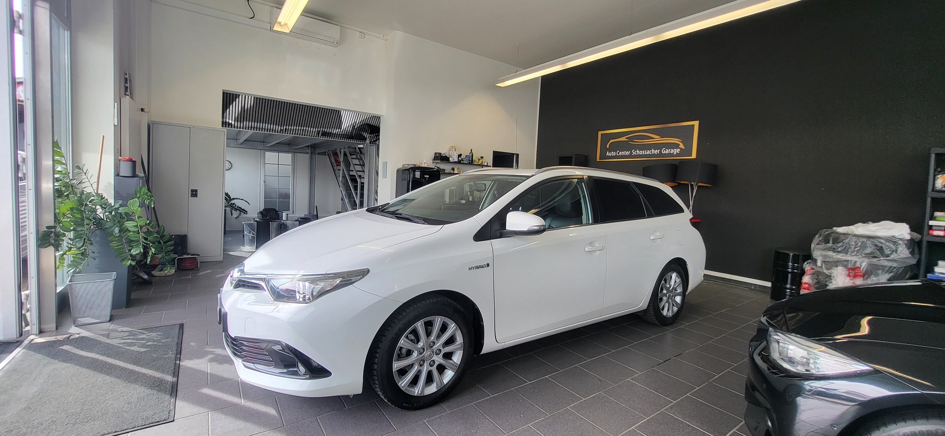 TOYOTA Auris Touring Sports 1.8 HSD Sol e-CVT-image-1