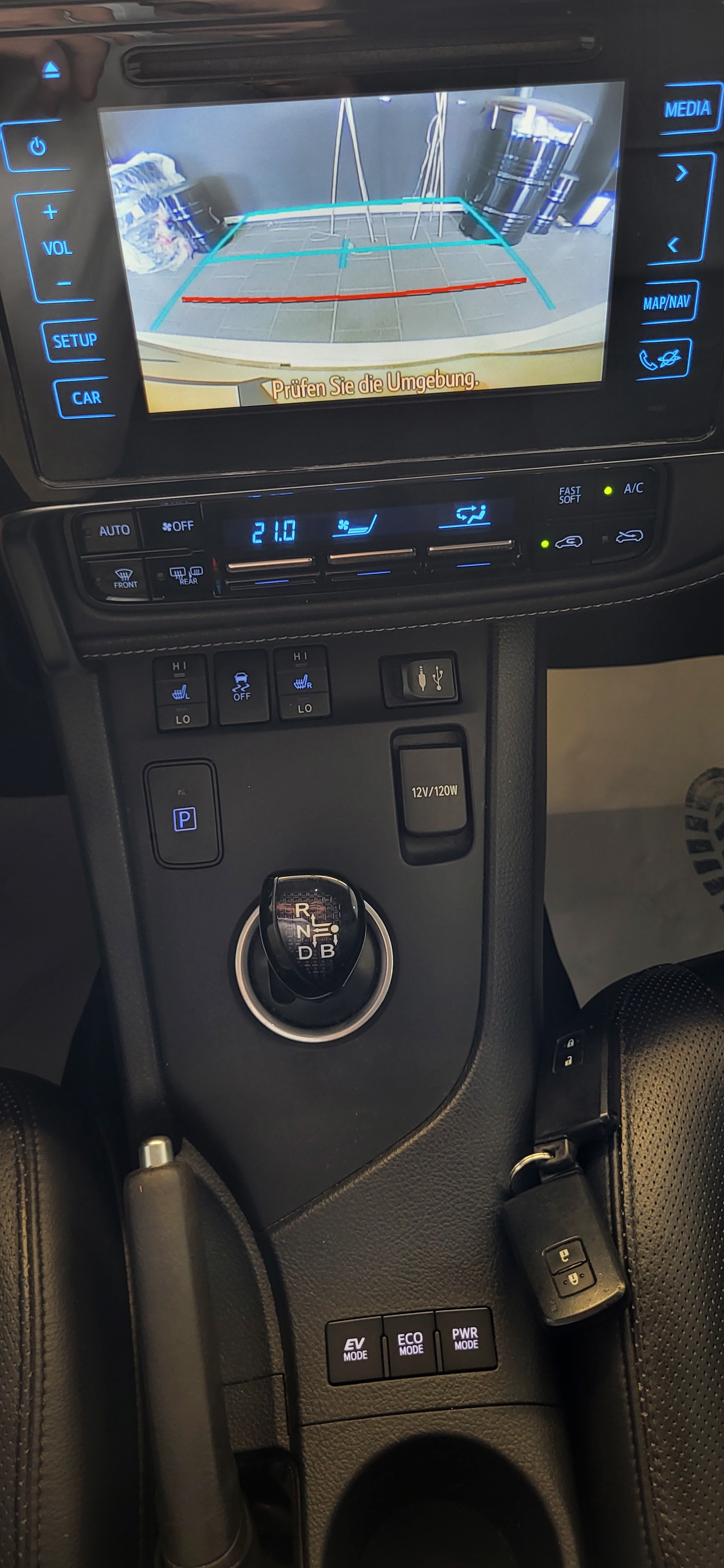 TOYOTA Auris Touring Sports 1.8 HSD Sol e-CVT-image-6
