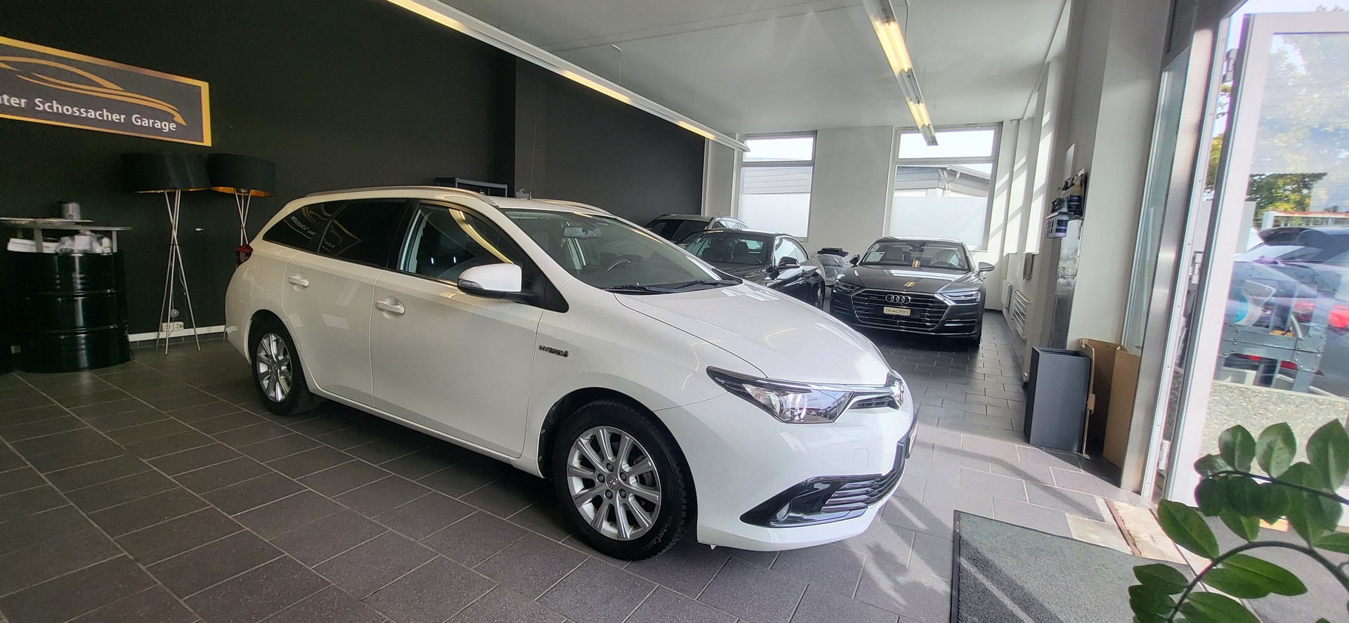 TOYOTA Auris Touring Sports 1.8 HSD Sol e-CVT-image-2