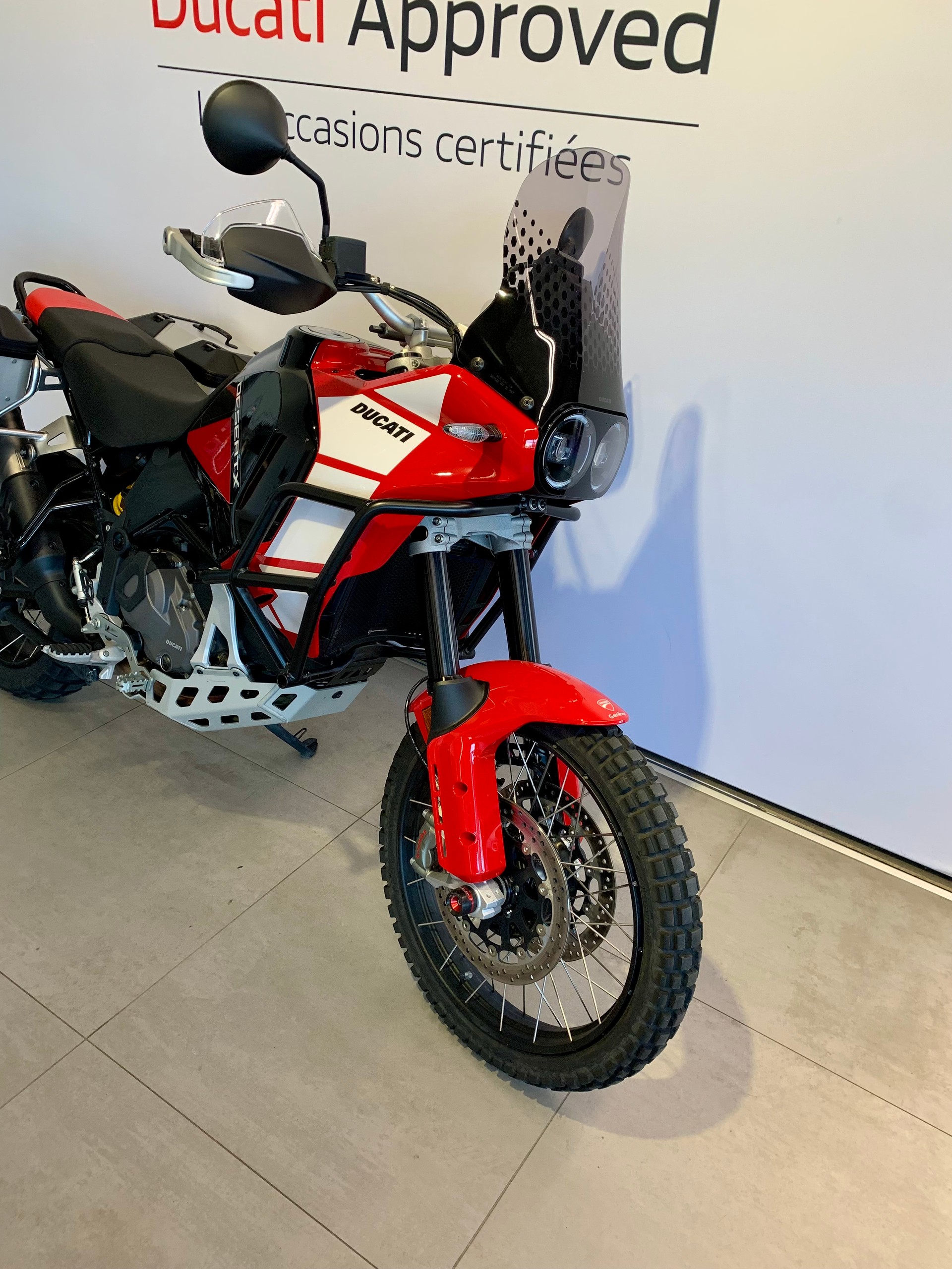 DUCATI Desert X DISCOVERY-showroom-element-3