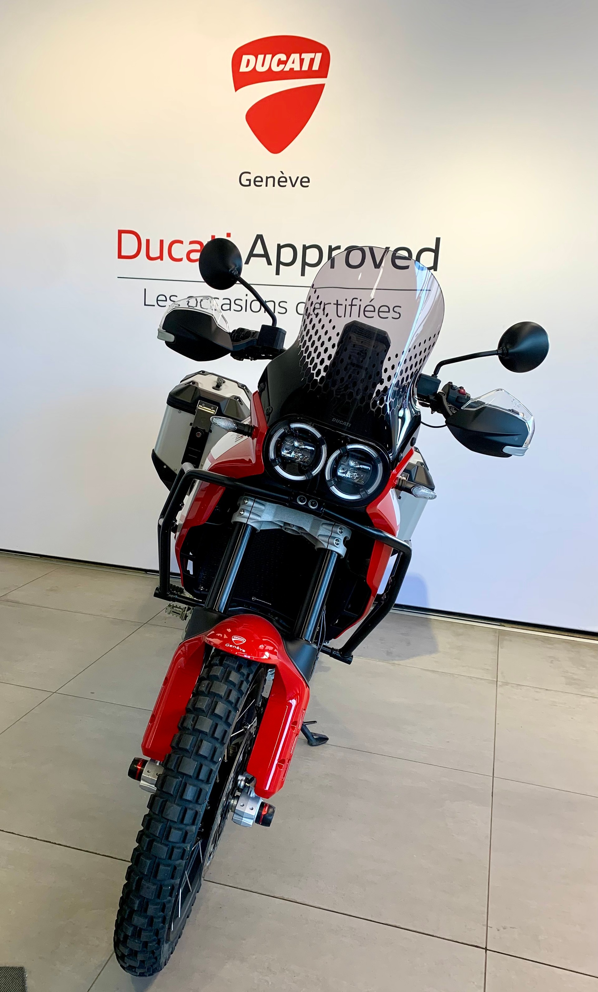DUCATI Desert X DISCOVERY-showroom-element-2