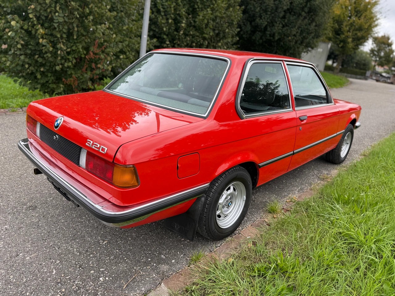 BMW 320-image-7
