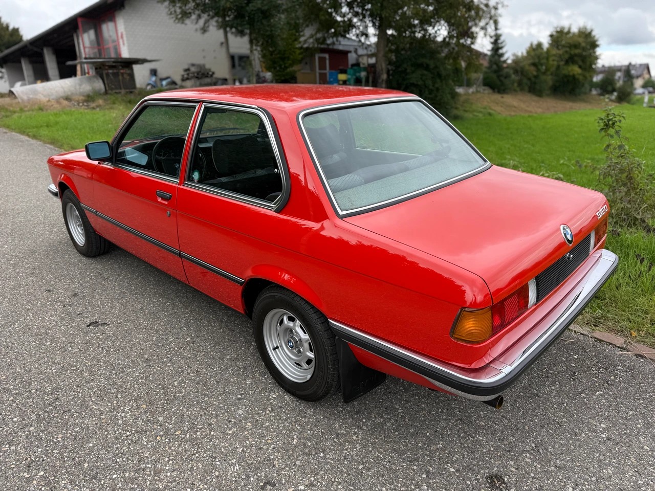 BMW 320-image-5