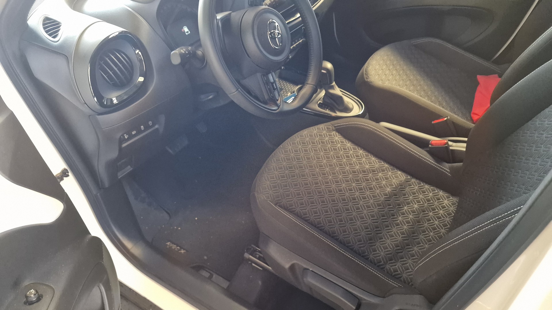 TOYOTA 1.0 VVT-i Style-image-2