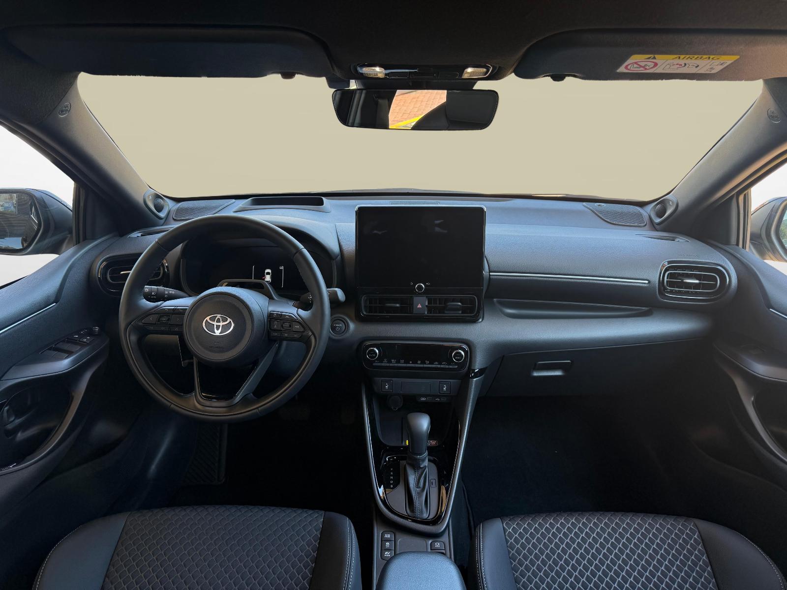 TOYOTA Yaris 1.5 VVT-i HSD Premium-image-8