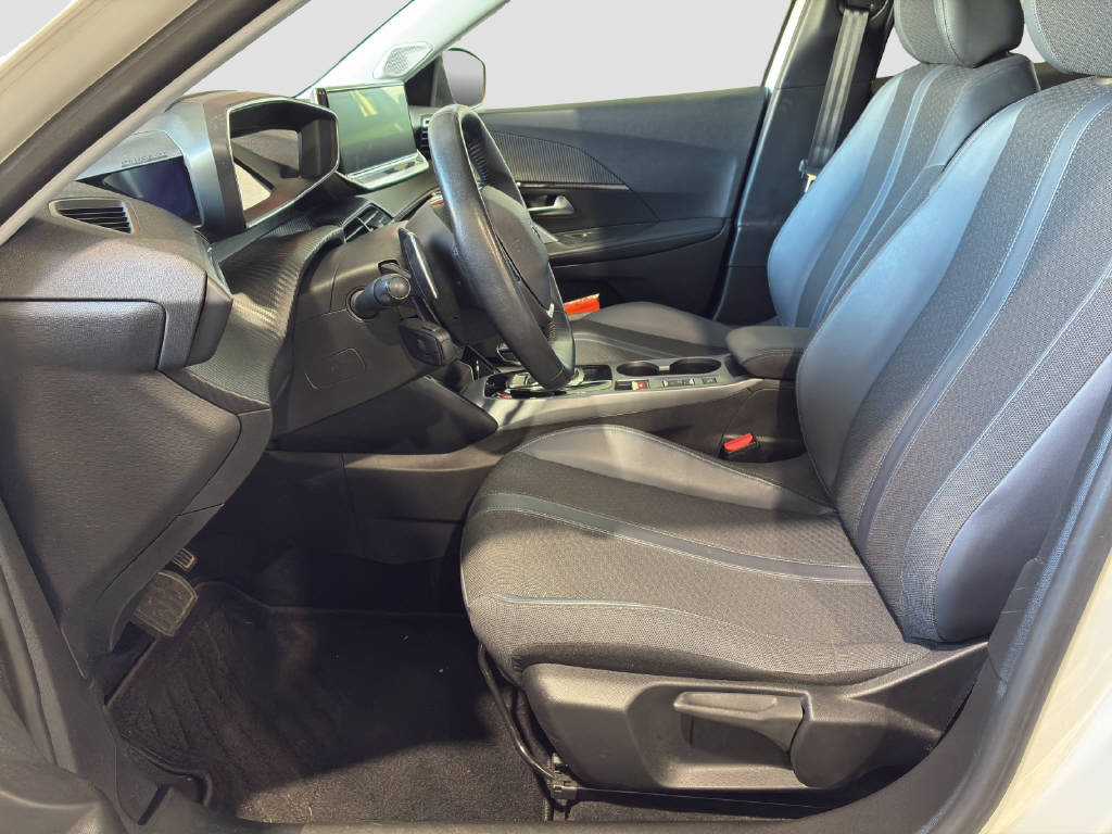 PEUGEOT 2008 1.2 PureTech 130 PS Allure-image-5