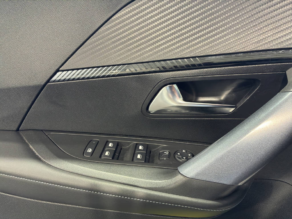 PEUGEOT 2008 1.2 PureTech 130 PS Allure-image-11