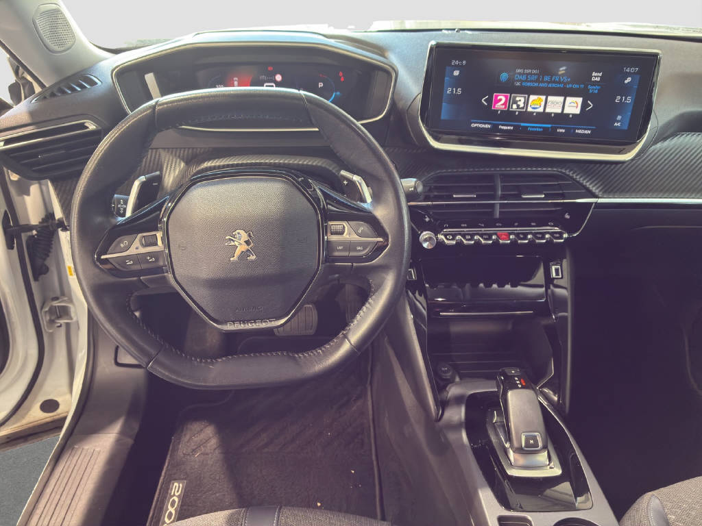 PEUGEOT 2008 1.2 PureTech 130 PS Allure-image-9
