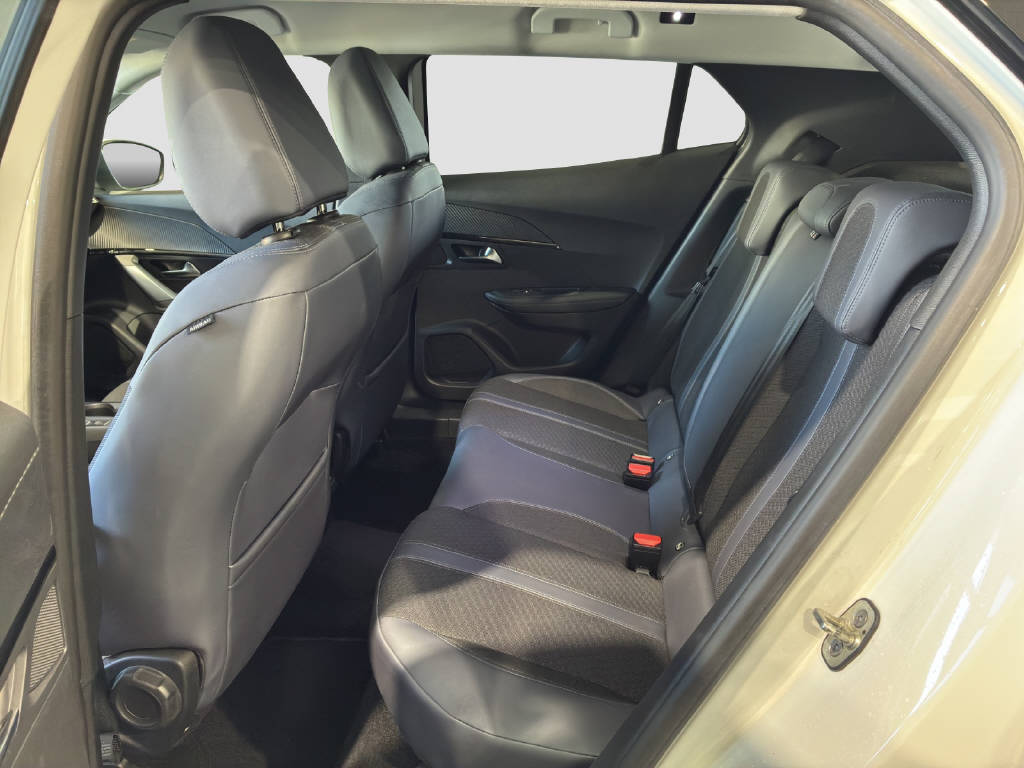 PEUGEOT 2008 1.2 PureTech 130 PS Allure-image-12