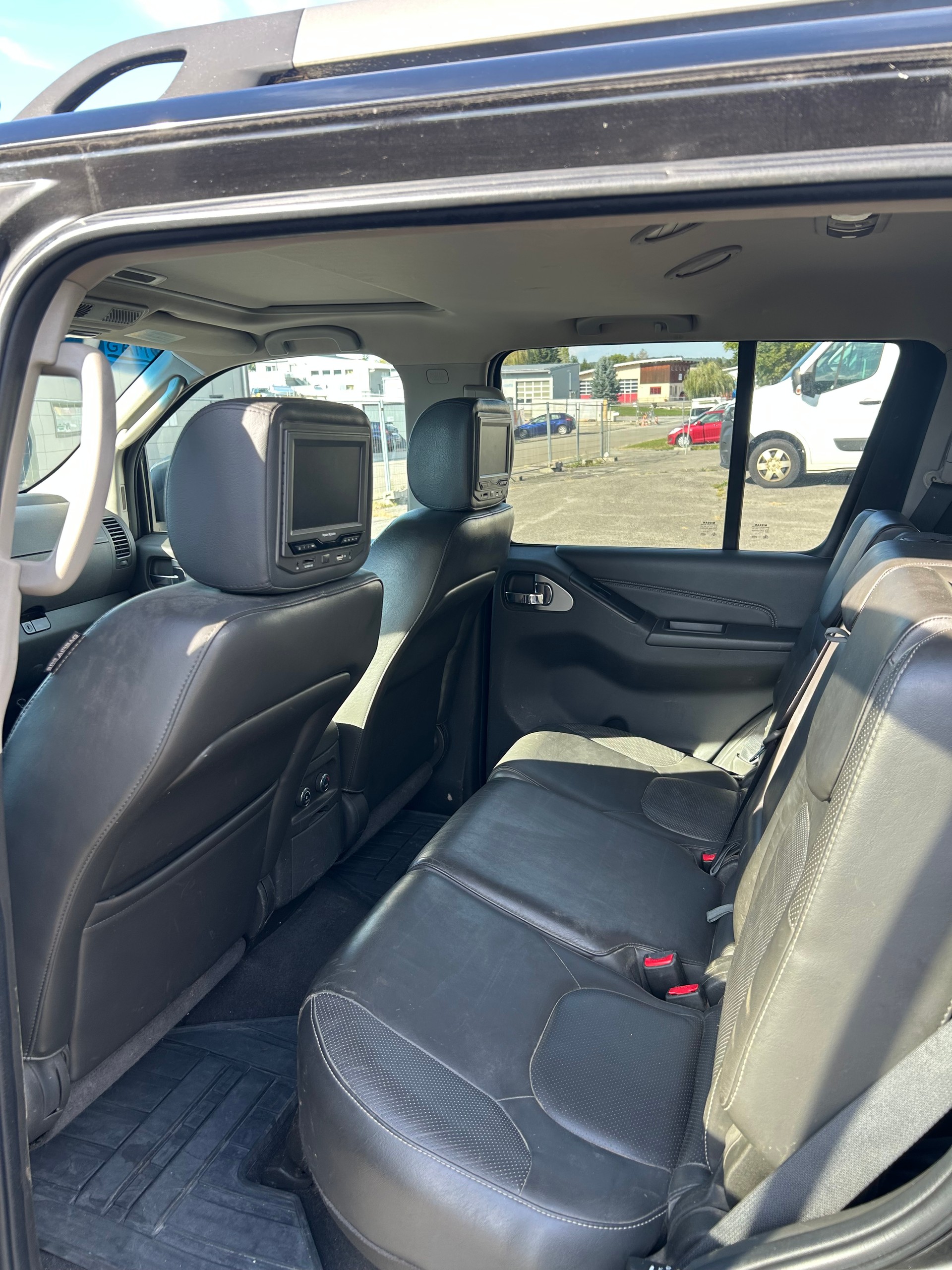 NISSAN Pathfinder 3.0 dCi LE Automatic-image-4