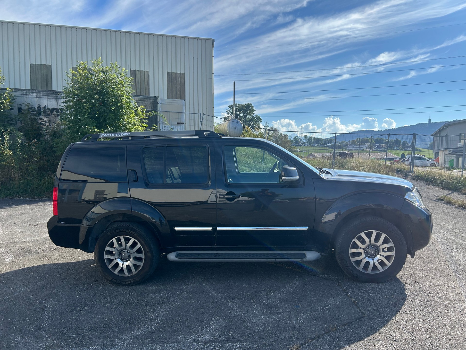 NISSAN Pathfinder 3.0 dCi LE Automatic-image-2
