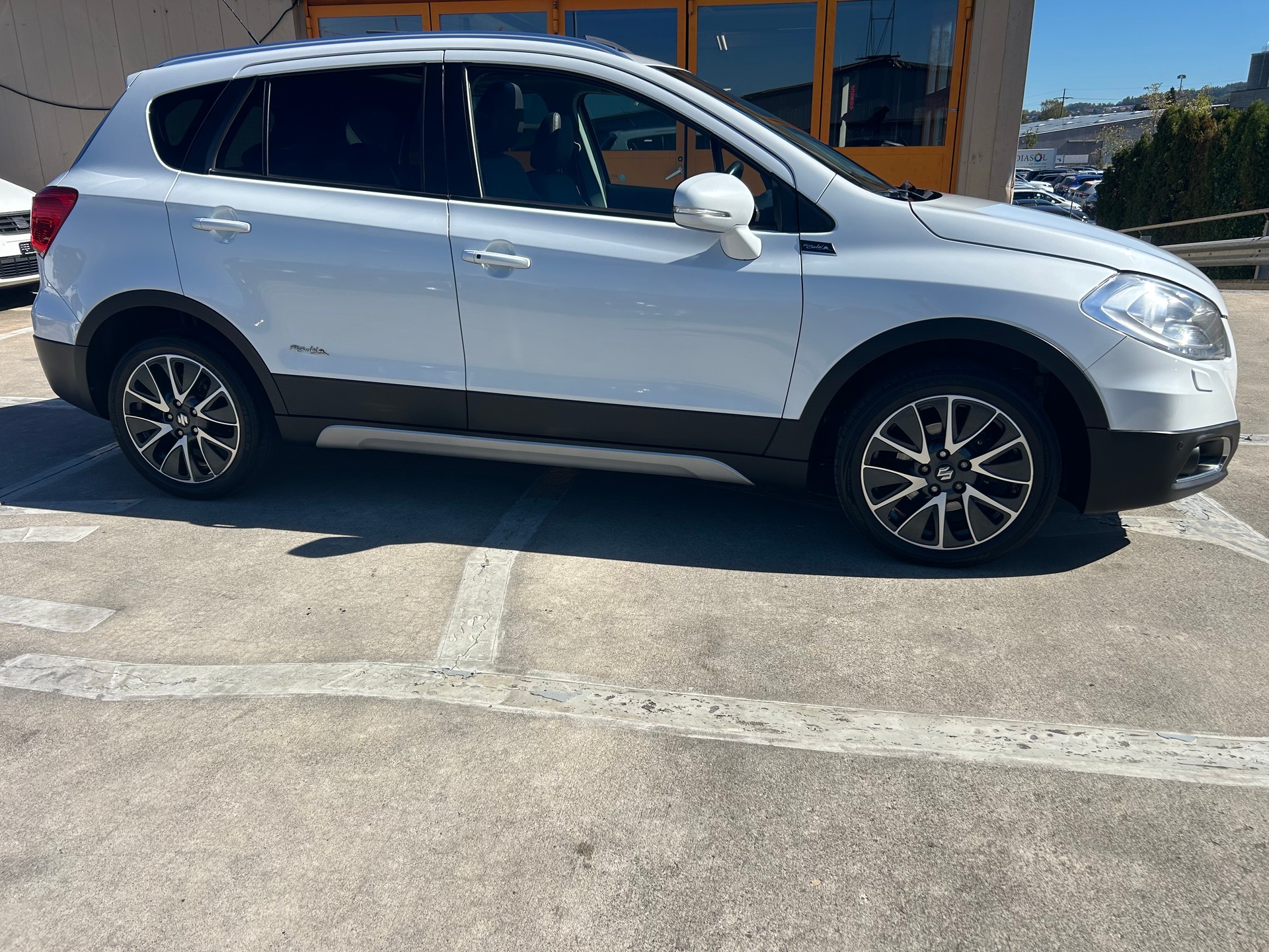 SUZUKI SX4 S-Cross 1.6 TD PizSulai Top 4WD TCSS-image-4