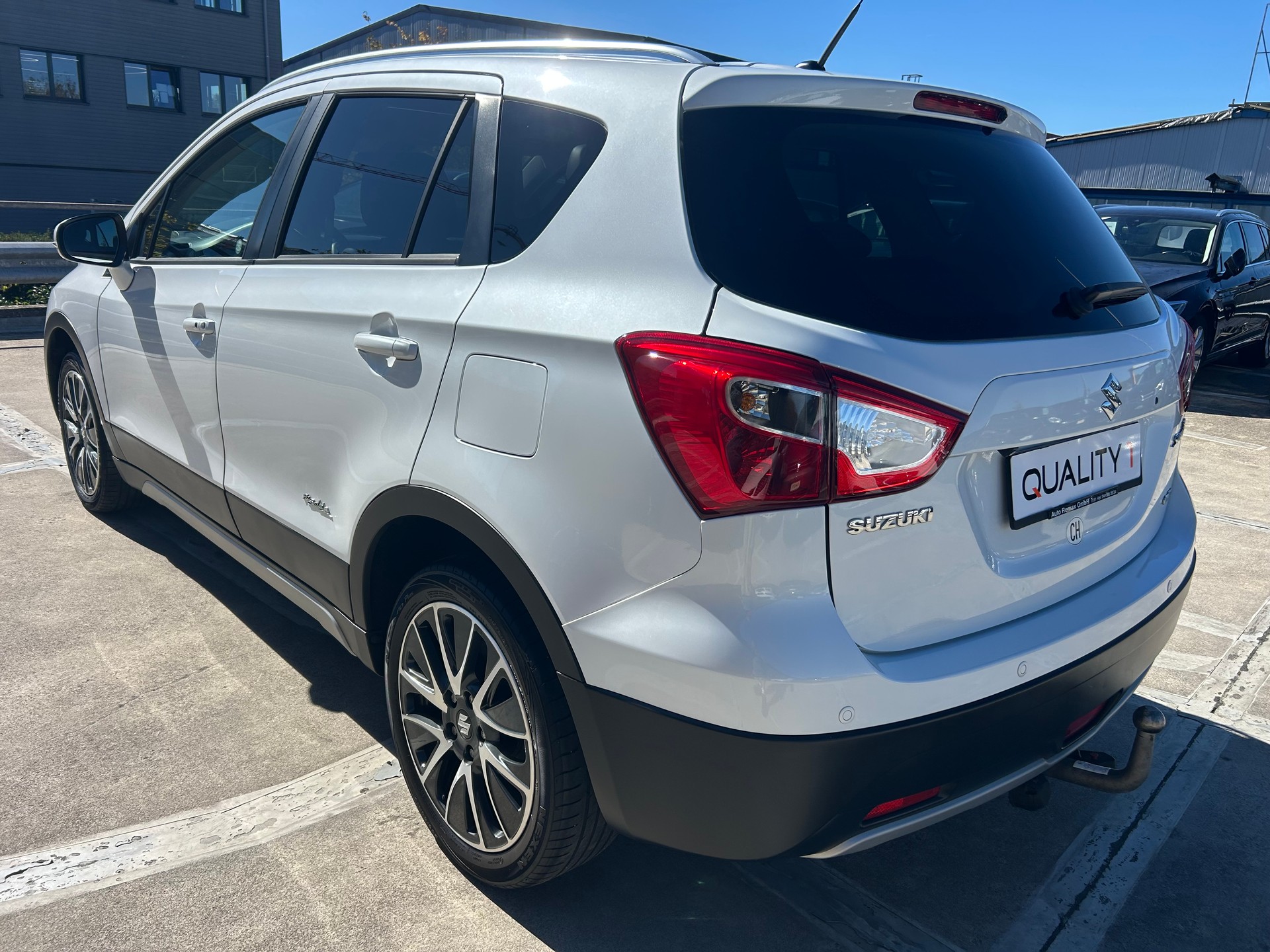 SUZUKI SX4 S-Cross 1.6 TD PizSulai Top 4WD TCSS-image-2