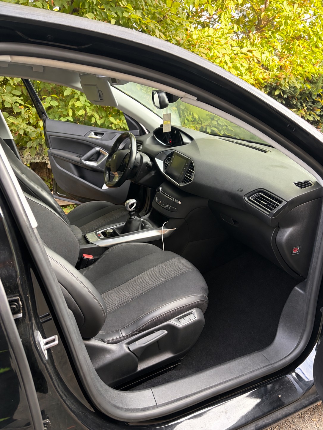 PEUGEOT 1.2 PureTech 130 Allure S/S-image-2