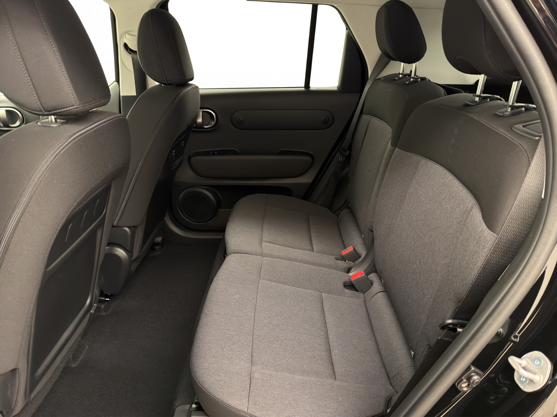 HYUNDAI Inster 49 kWh Electric Amplia-image-11