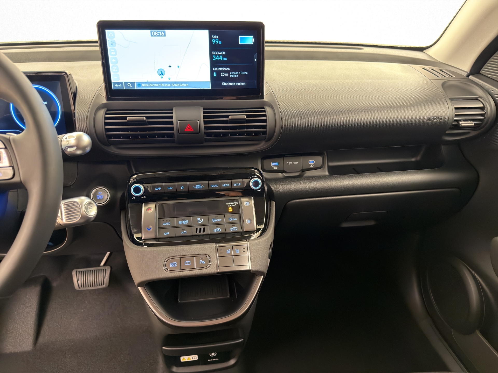 HYUNDAI Inster 49 kWh Electric Amplia-image-9