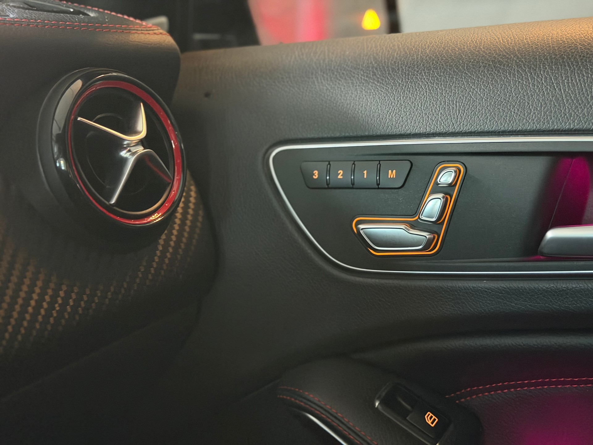 MERCEDES-BENZ A 45 AMG 4Matic Speedshift 7G-DCT **Desingno Mountaingrau Magno**-image-21