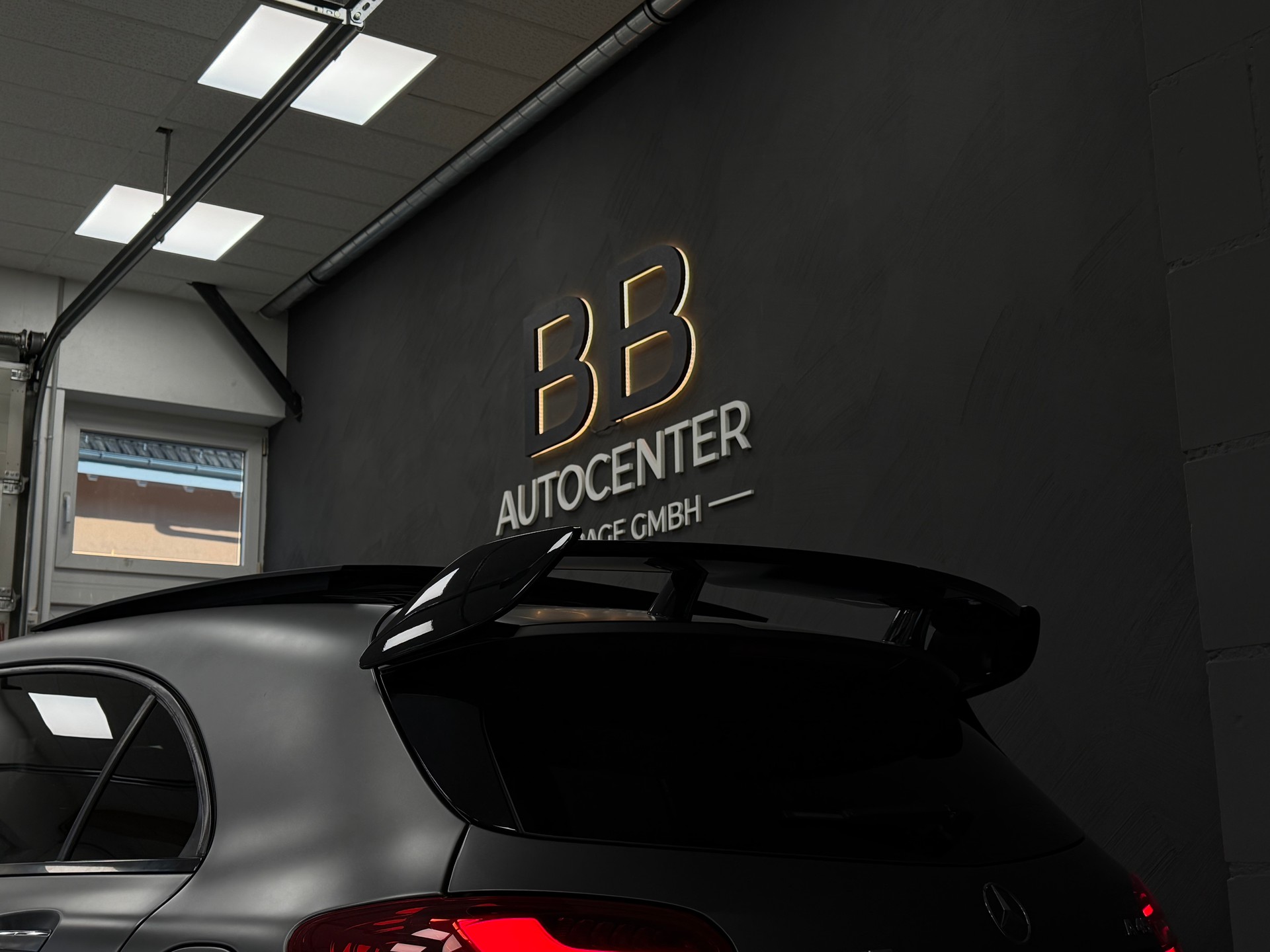 MERCEDES-BENZ A 45 AMG 4Matic Speedshift 7G-DCT **Desingno Mountaingrau Magno**-image-8