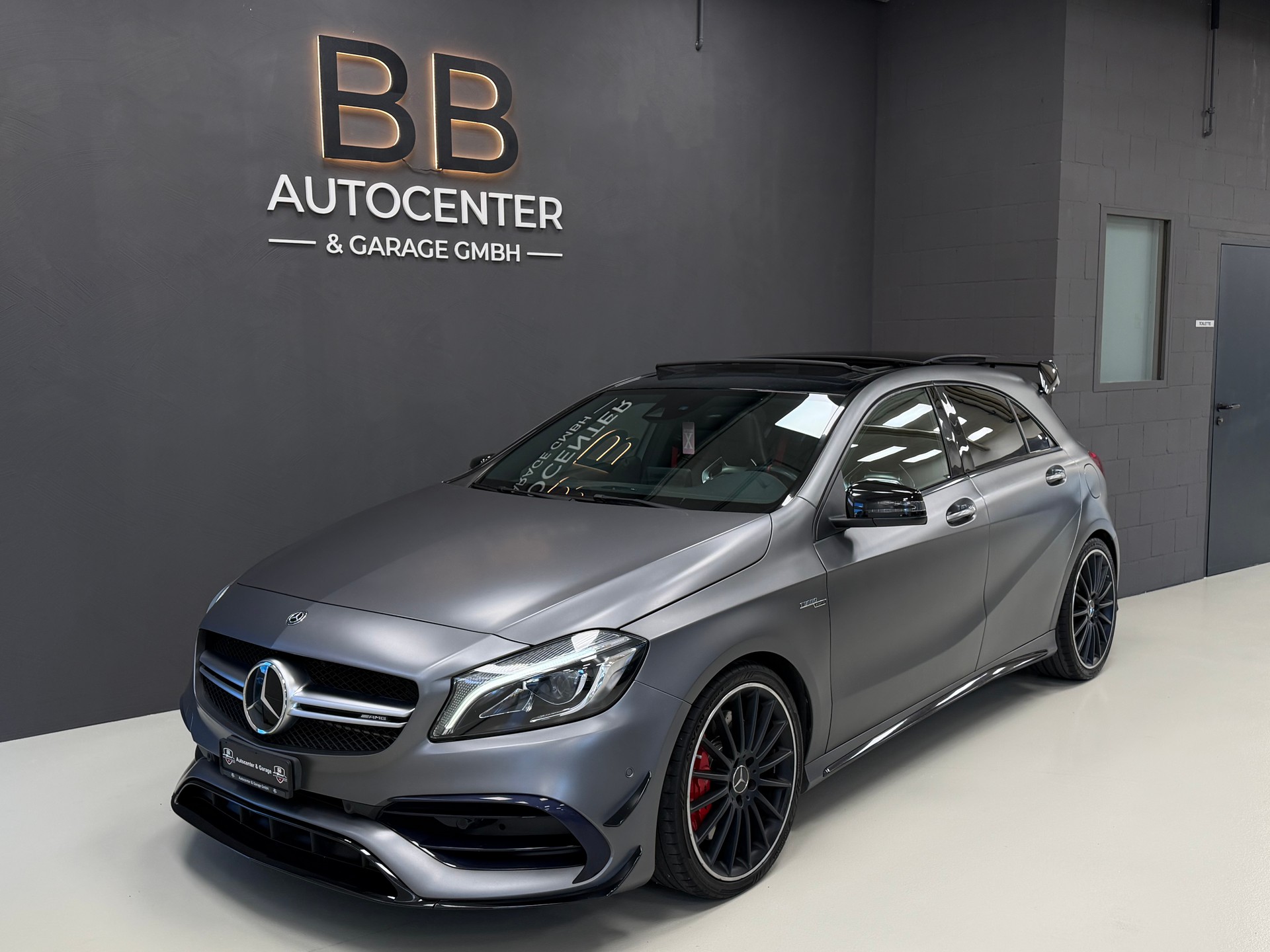 MERCEDES-BENZ A 45 AMG 4Matic Speedshift 7G-DCT **Desingno Mountaingrau Magno**-image-0