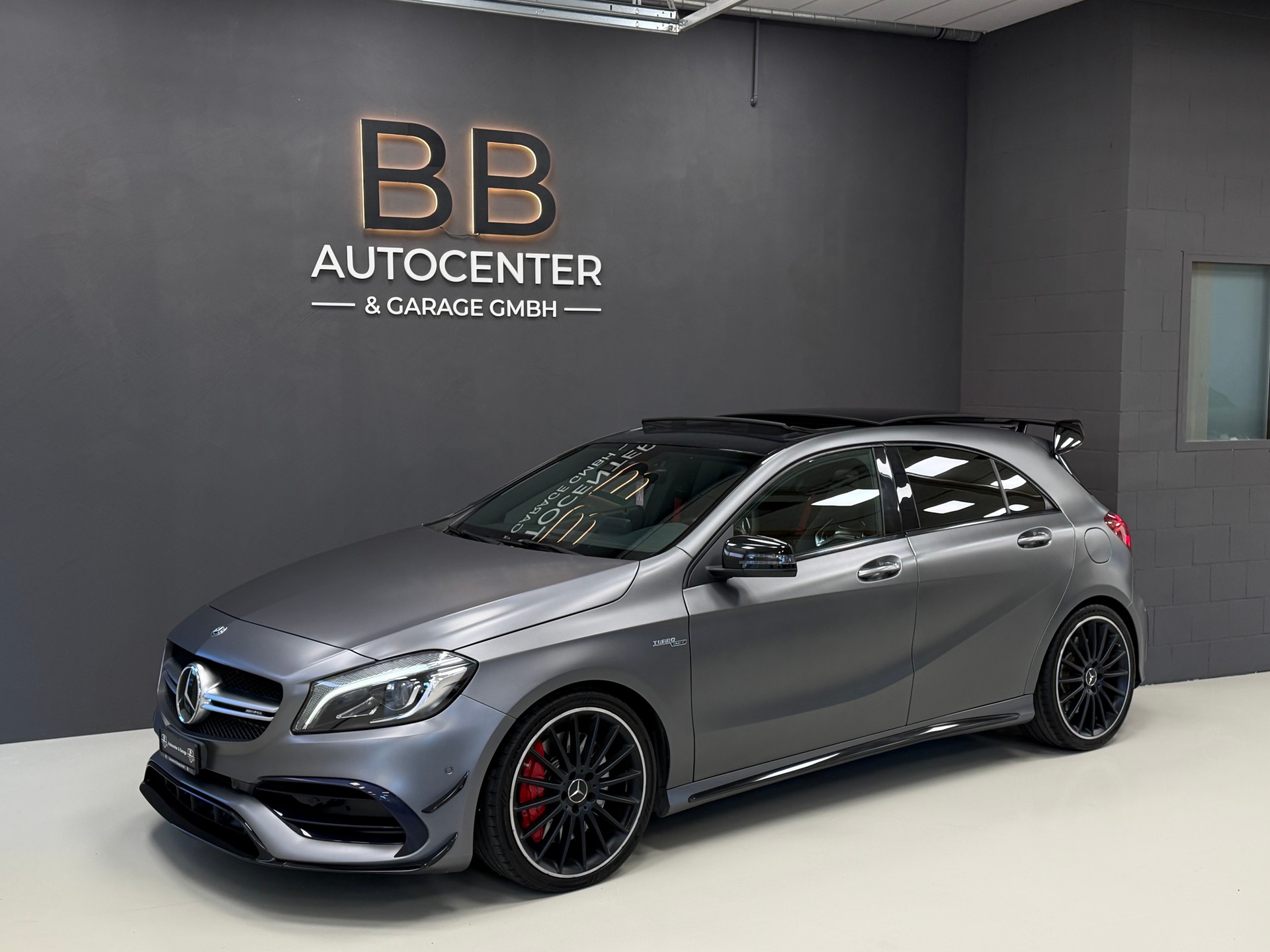MERCEDES-BENZ A 45 AMG 4Matic Speedshift 7G-DCT **Desingno Mountaingrau Magno**-image-1