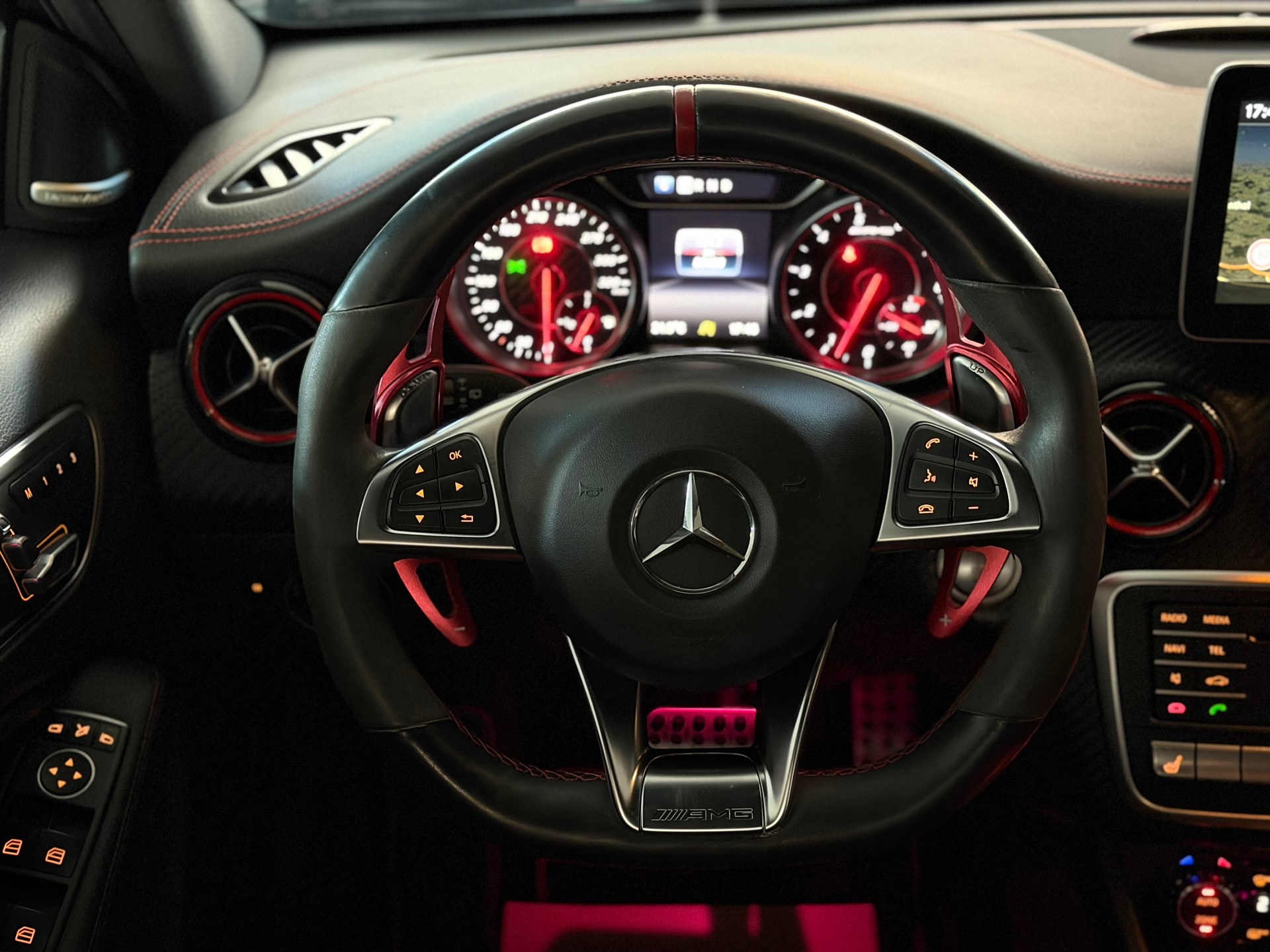 MERCEDES-BENZ A 45 AMG 4Matic Speedshift 7G-DCT **Desingno Mountaingrau Magno**-image-18