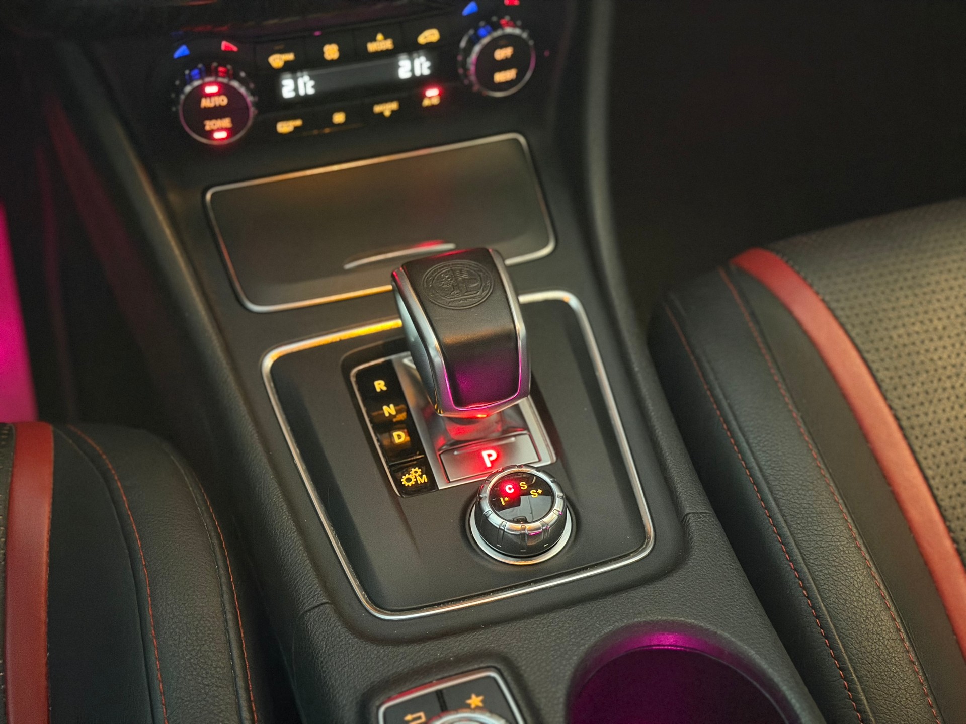 MERCEDES-BENZ A 45 AMG 4Matic Speedshift 7G-DCT **Desingno Mountaingrau Magno**-image-19