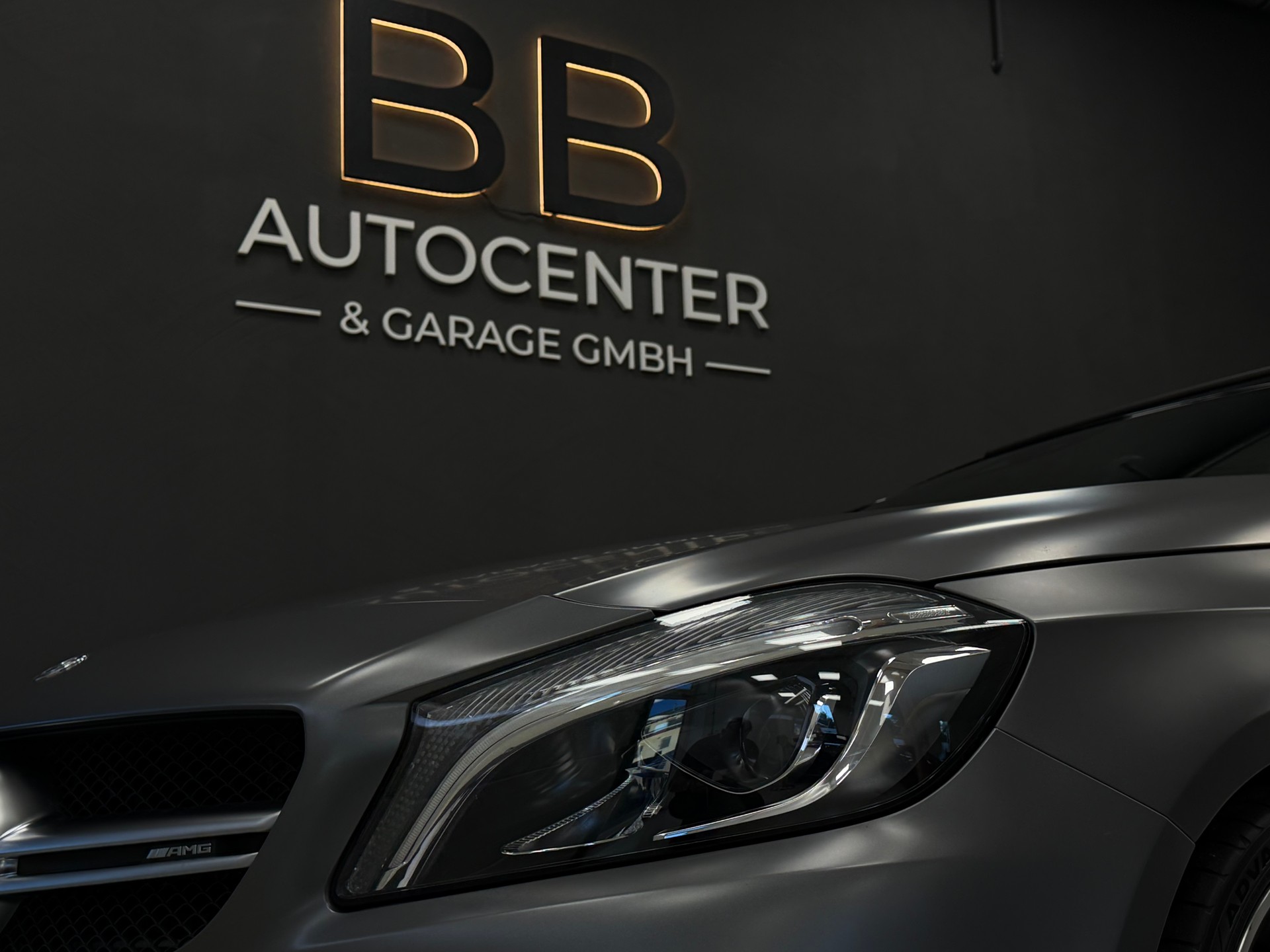MERCEDES-BENZ A 45 AMG 4Matic Speedshift 7G-DCT **Desingno Mountaingrau Magno**-image-10