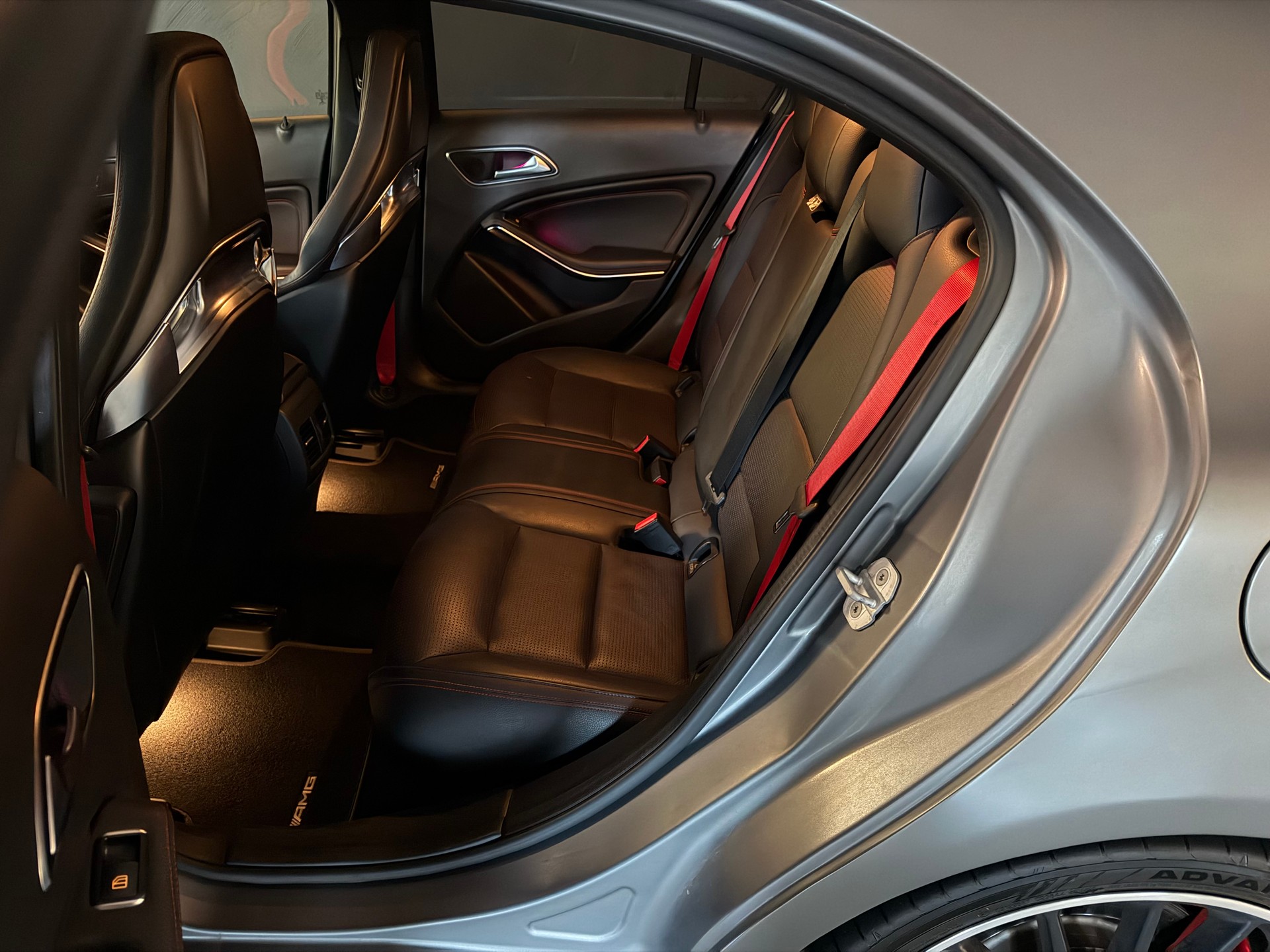 MERCEDES-BENZ A 45 AMG 4Matic Speedshift 7G-DCT **Desingno Mountaingrau Magno**-image-16
