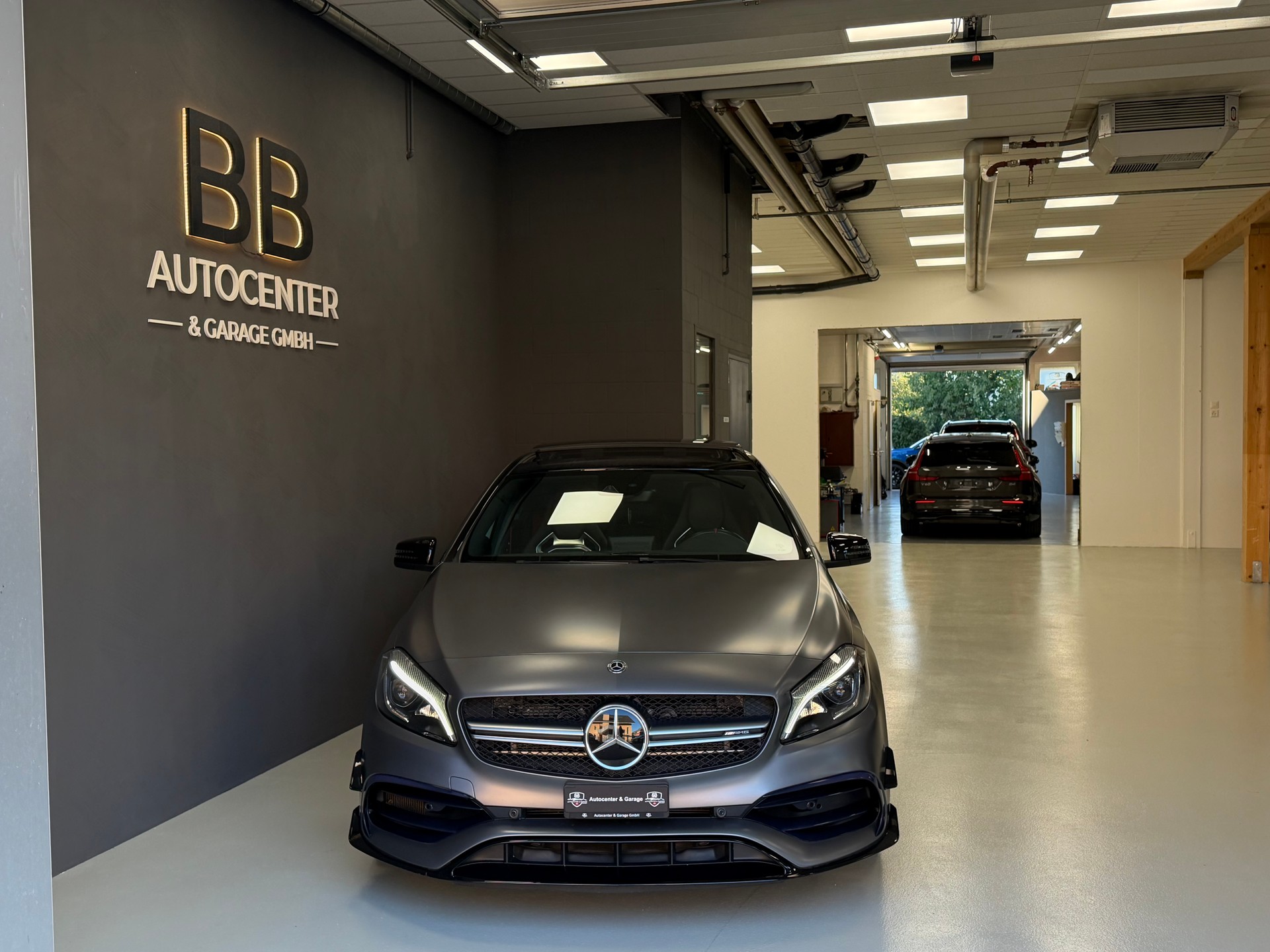 MERCEDES-BENZ A 45 AMG 4Matic Speedshift 7G-DCT **Desingno Mountaingrau Magno**-image-12